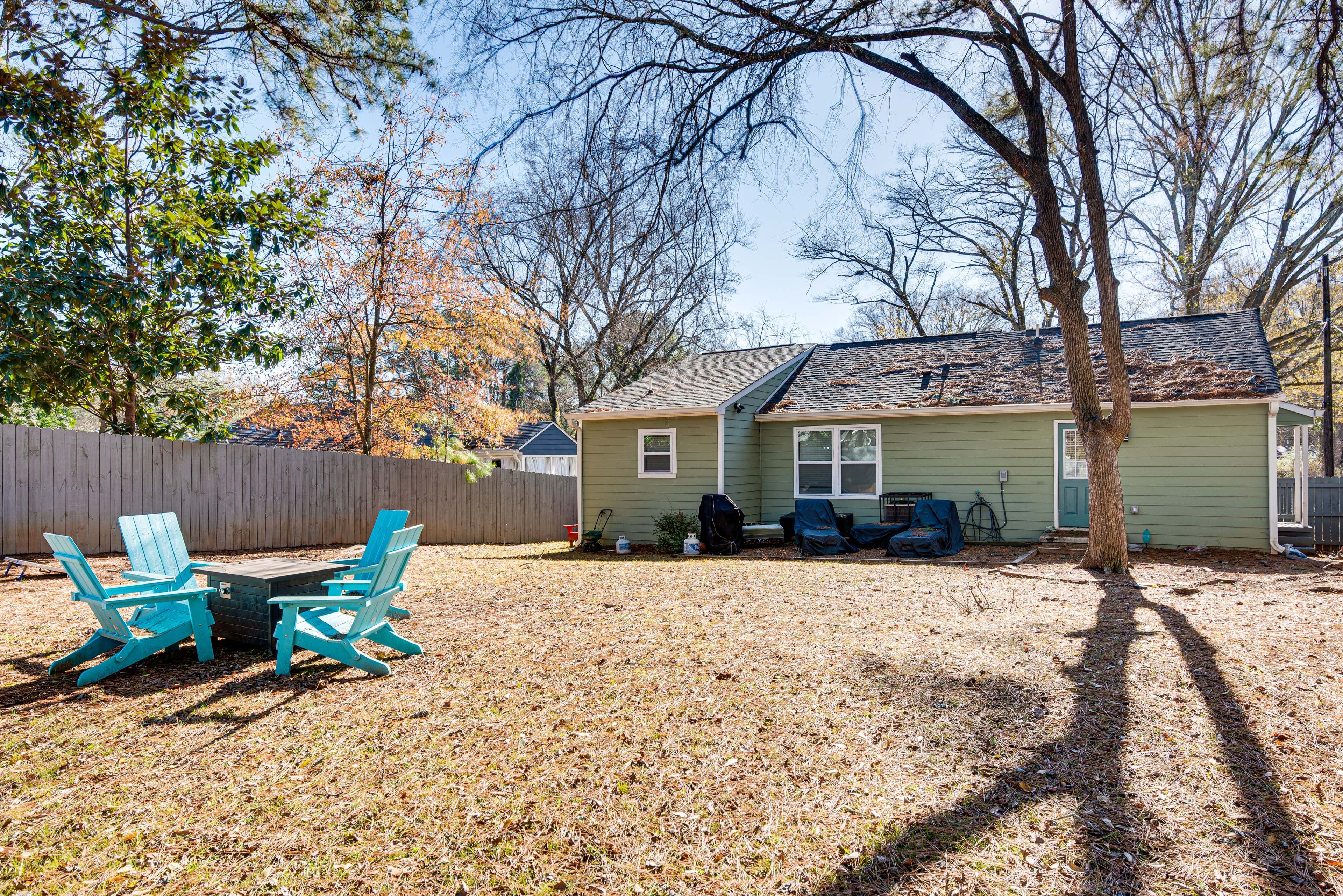 Fully Fenced Backyard | Gas Grill | Propane Fire Pit