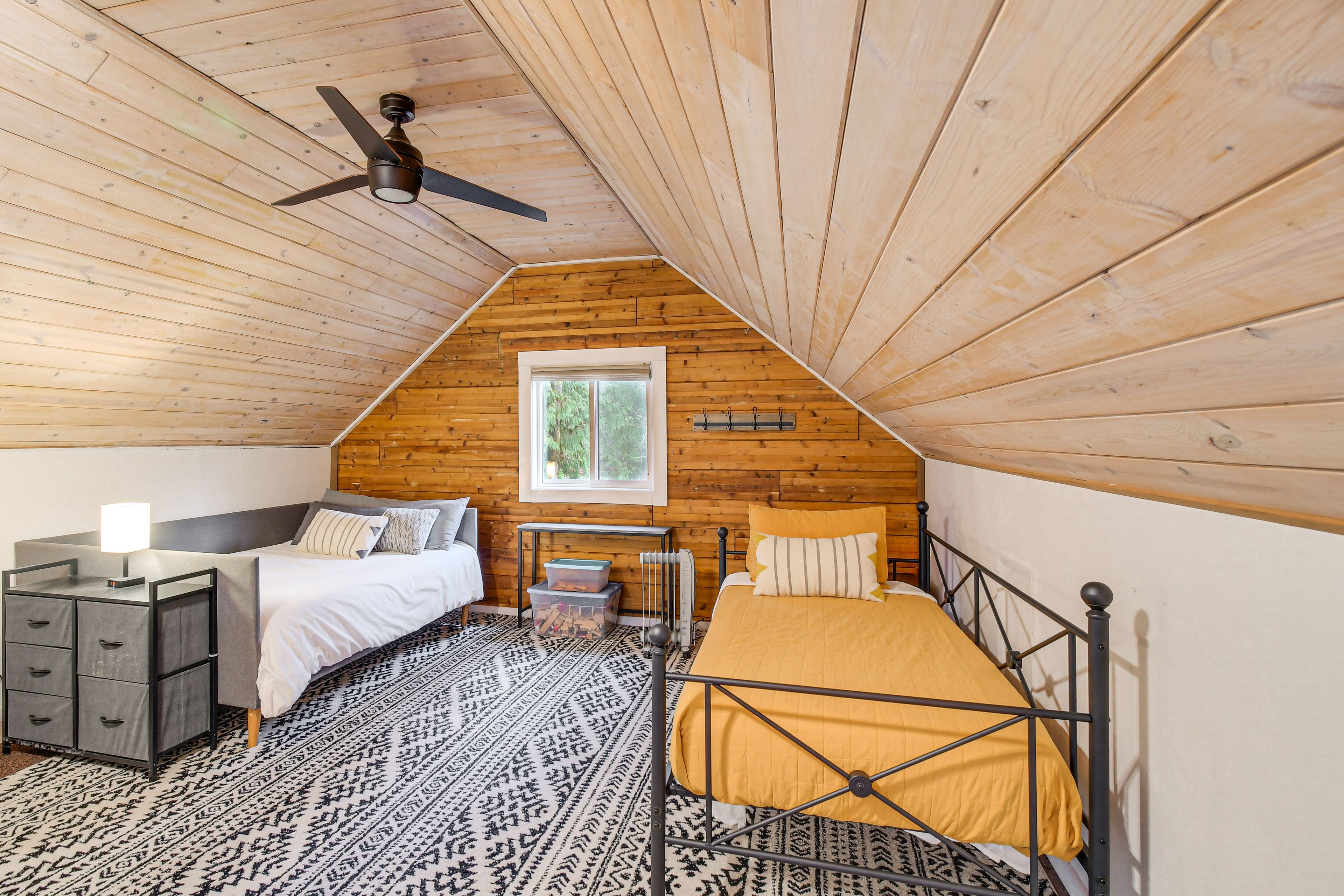 Loft | 2 Twin Beds | Upper Level