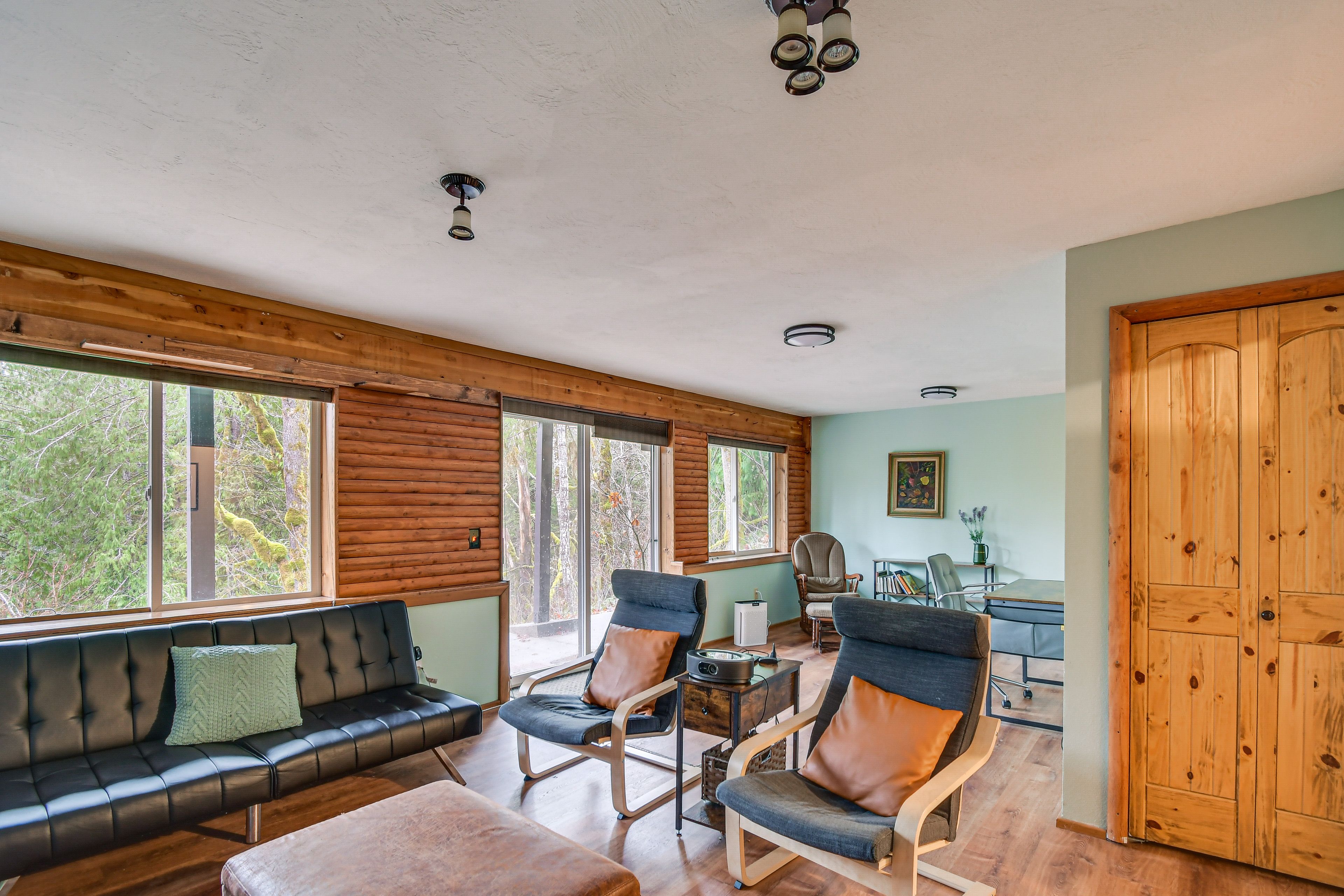 Family Room | Projector w/ Screen | Microwave | Lower Level