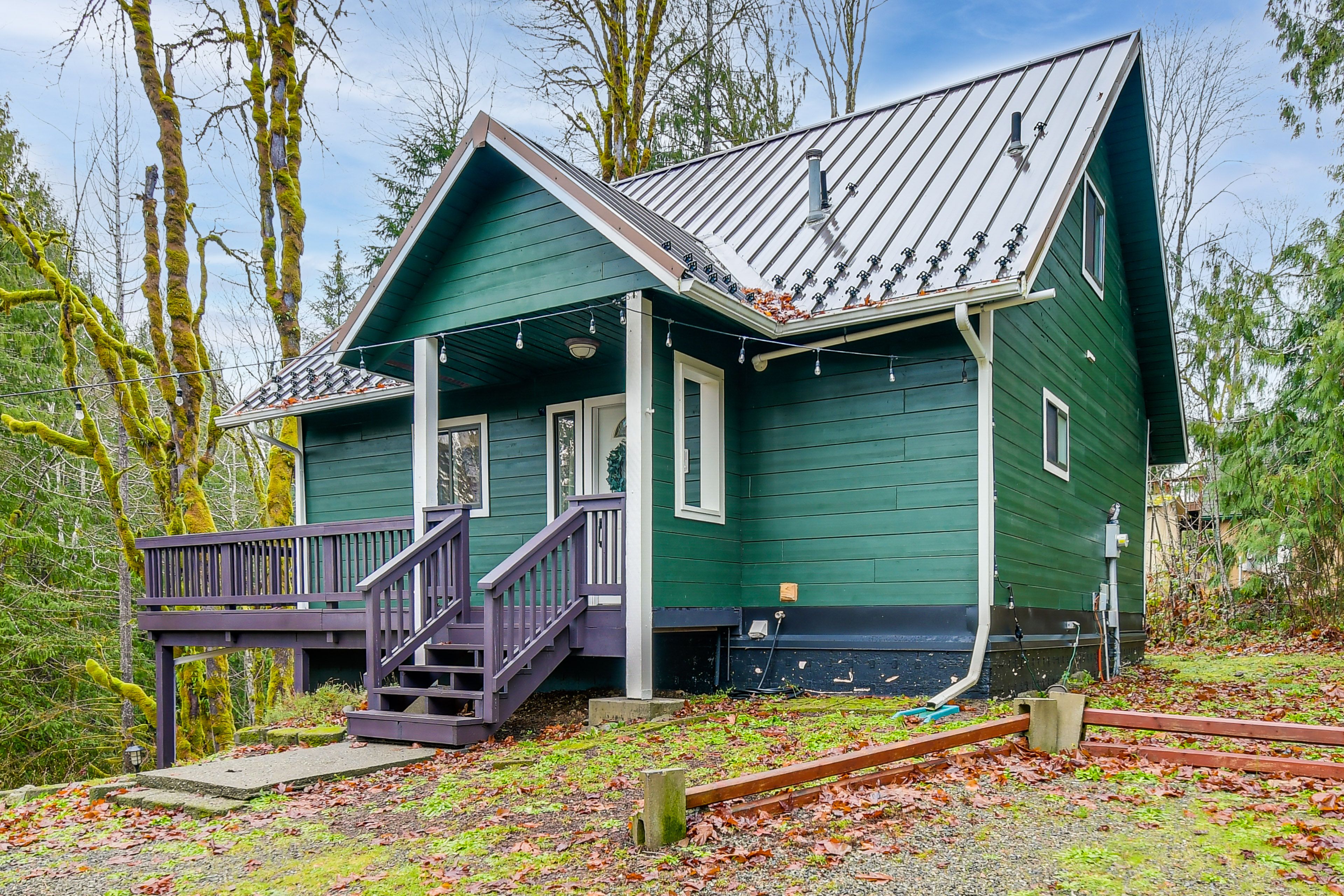 Hoodsport Vacation Rental | 1BR | 1BA | 1,100 Sq Ft | 9 Steps Required