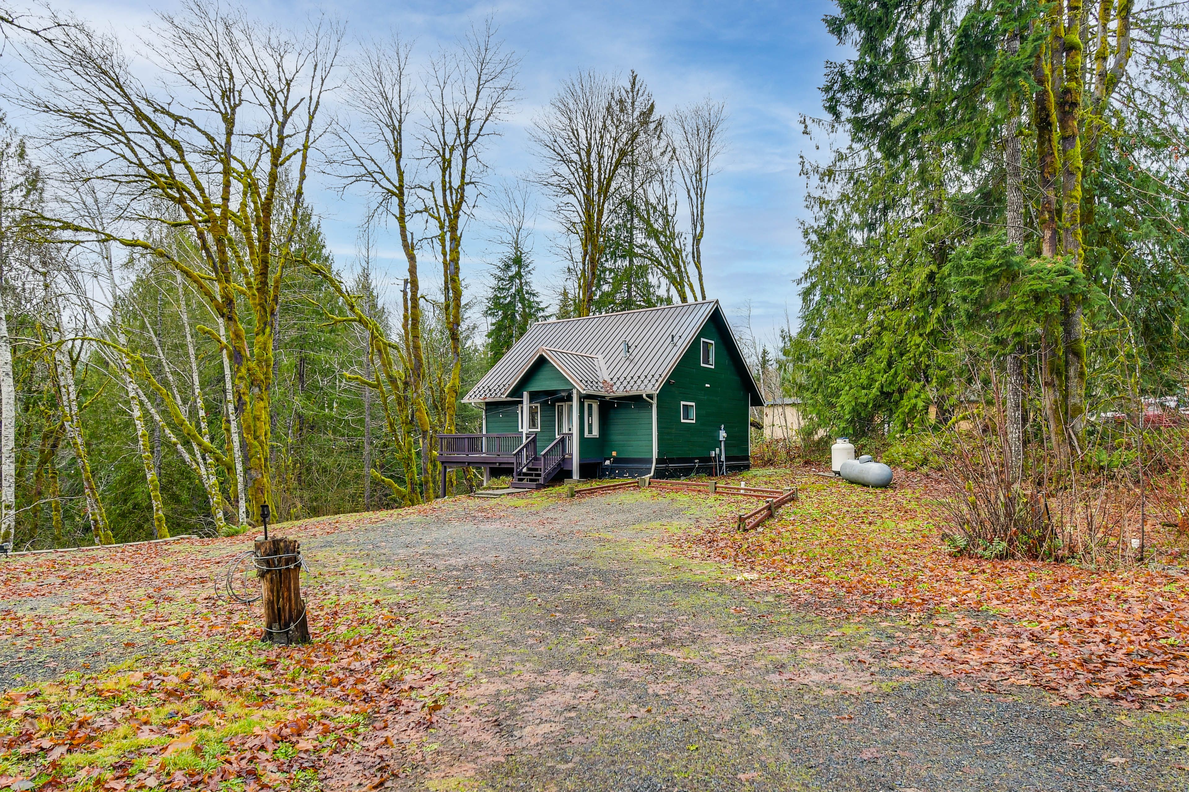 Parking | Gravel Driveway (6 Vehicles)