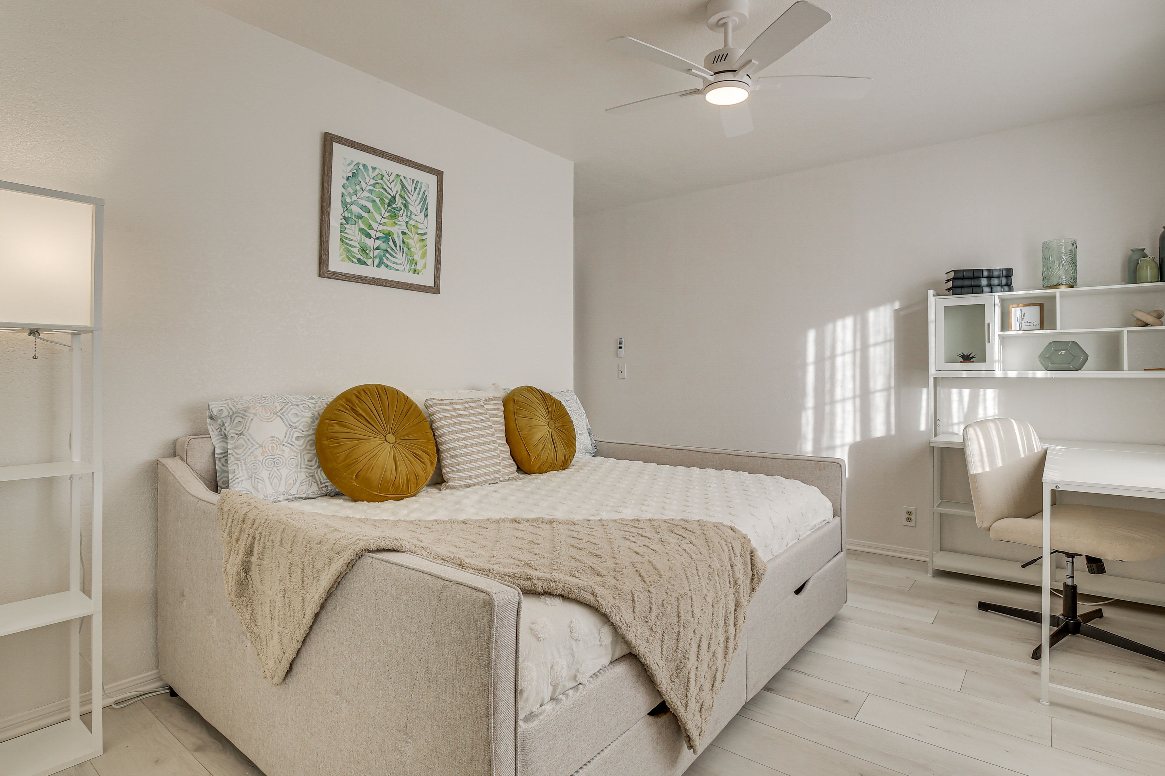 Bedroom 3 | Queen Daybed | Laptop Workspace