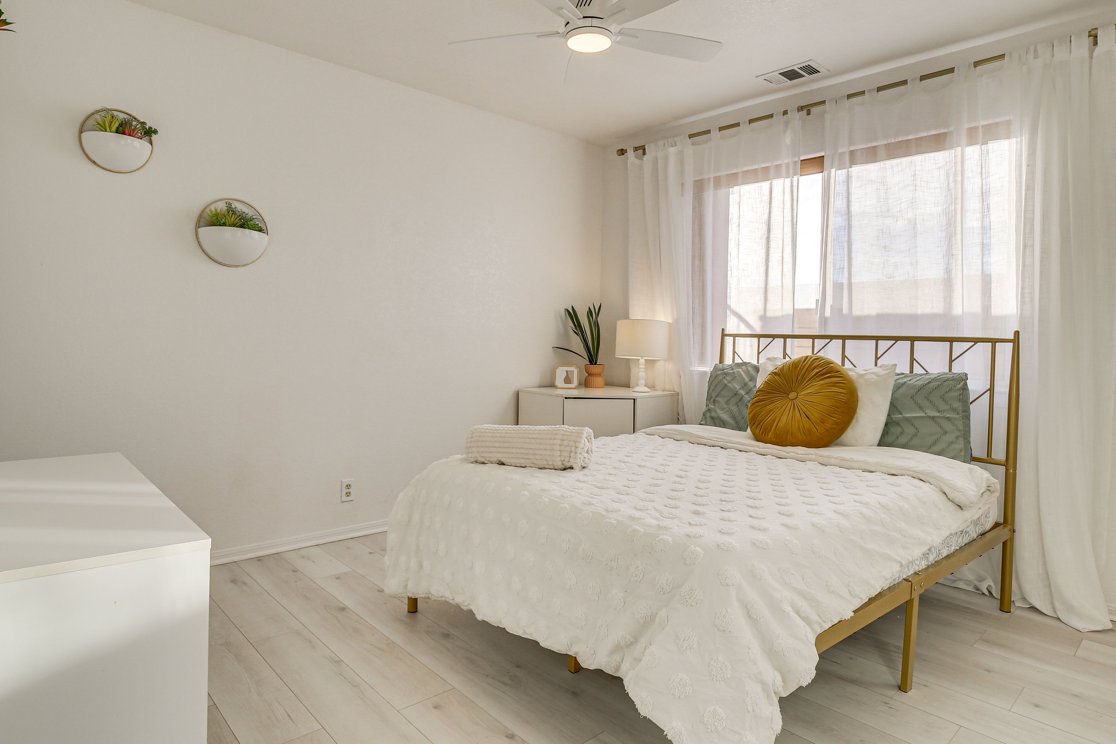 Bedroom 2 | Queen Bed