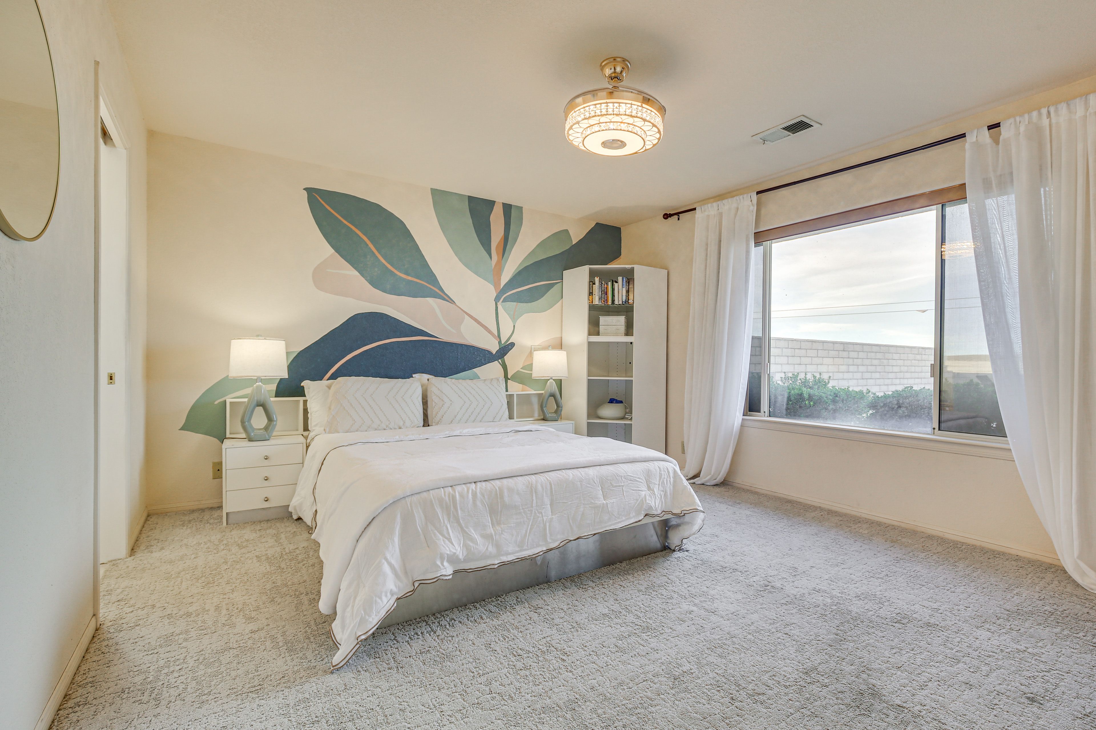 Bedroom 1 | Queen Bed