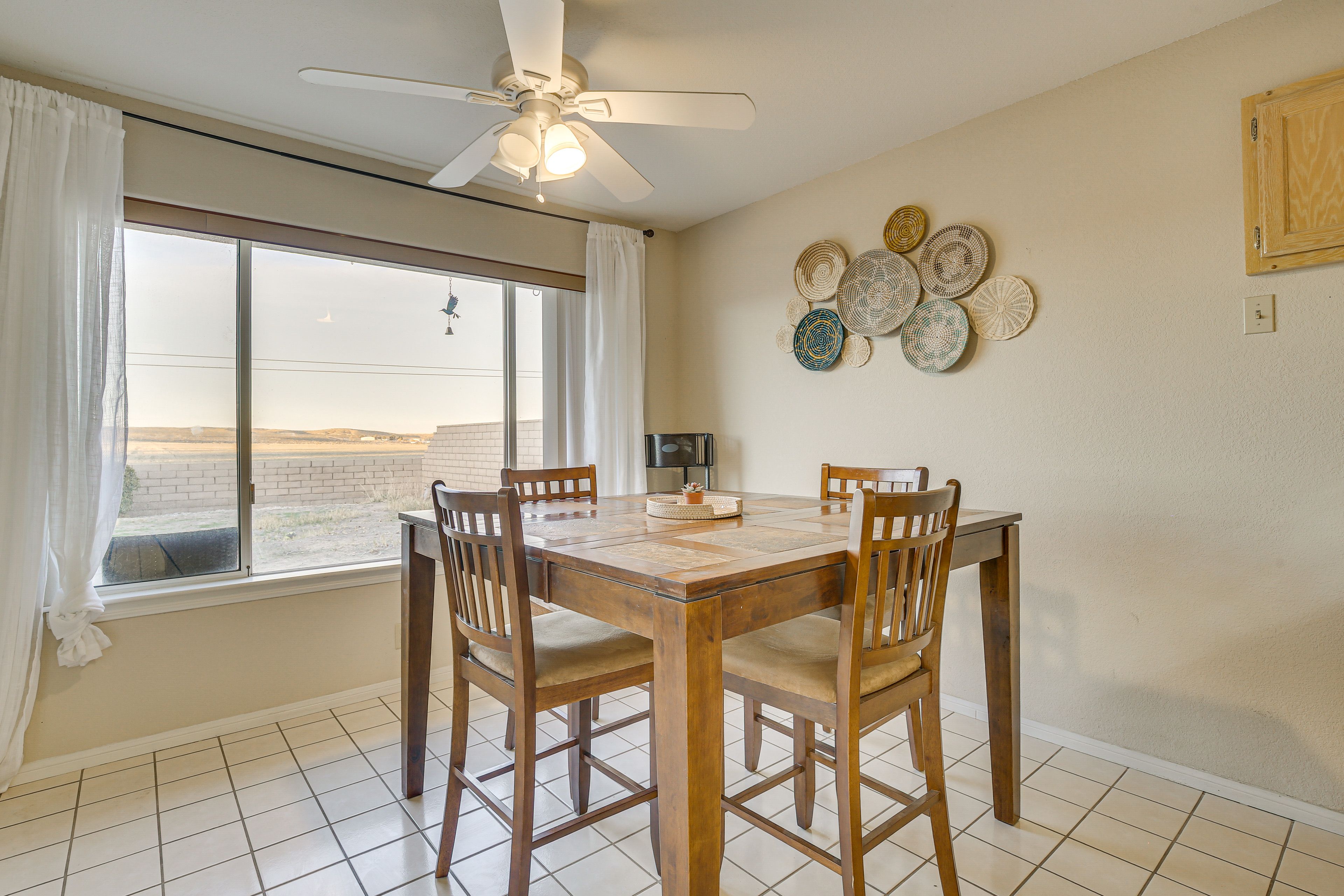 Dining Table | Breakfast Bar | Dishware/Flatware