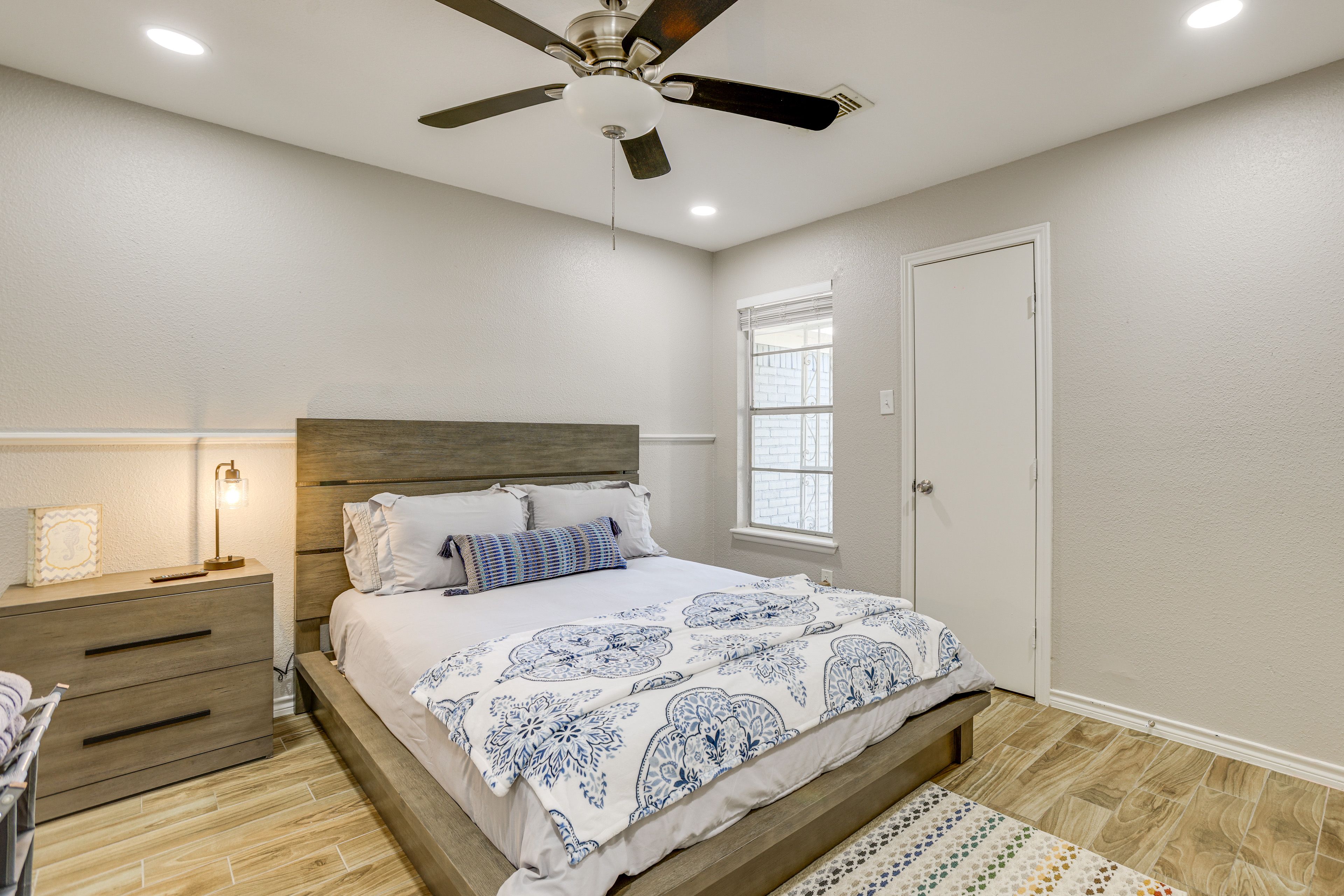 Bedroom 2 | Queen Bed