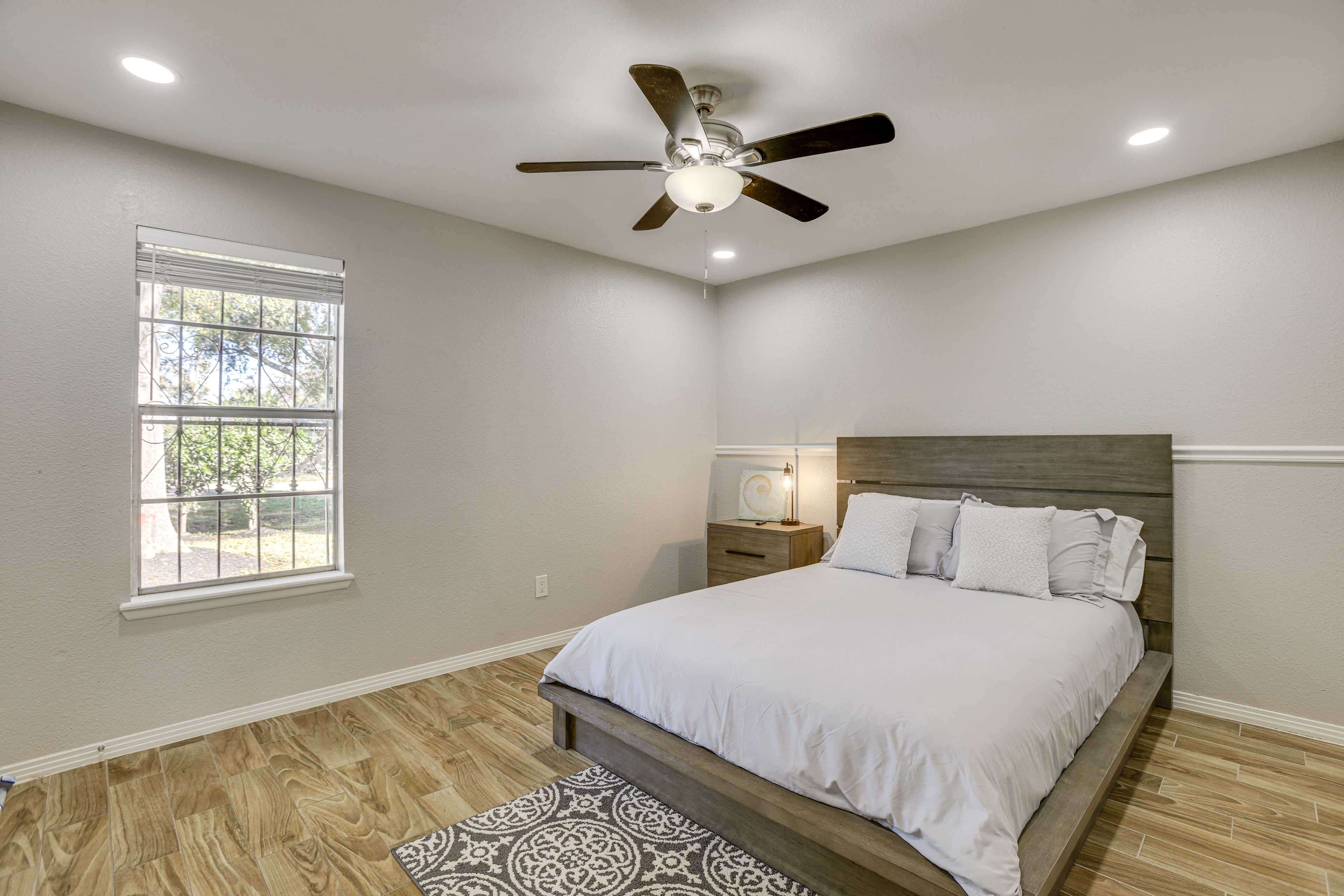 Bedroom 3 | Queen Bed