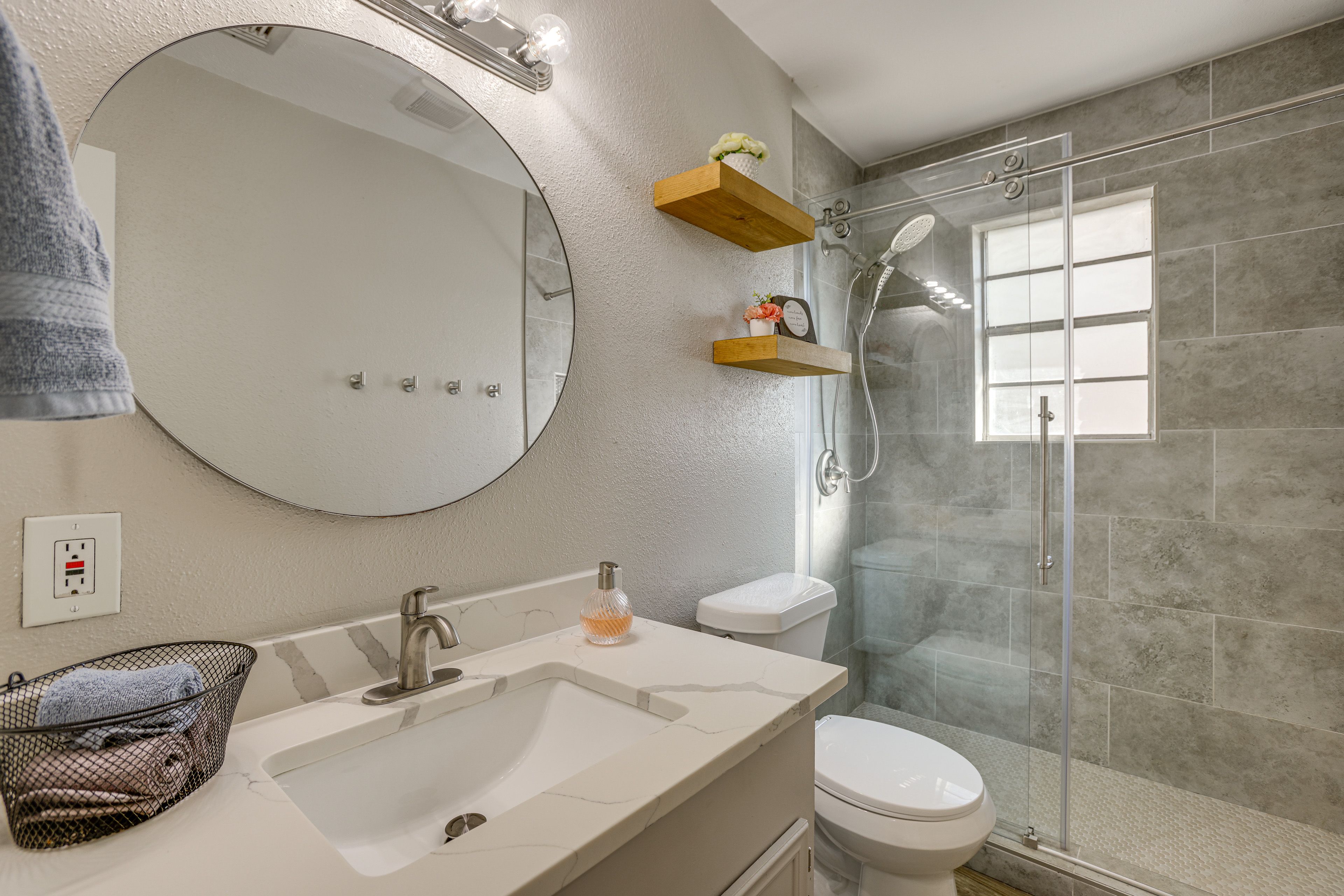 Full Bath | Complimentary Toiletries