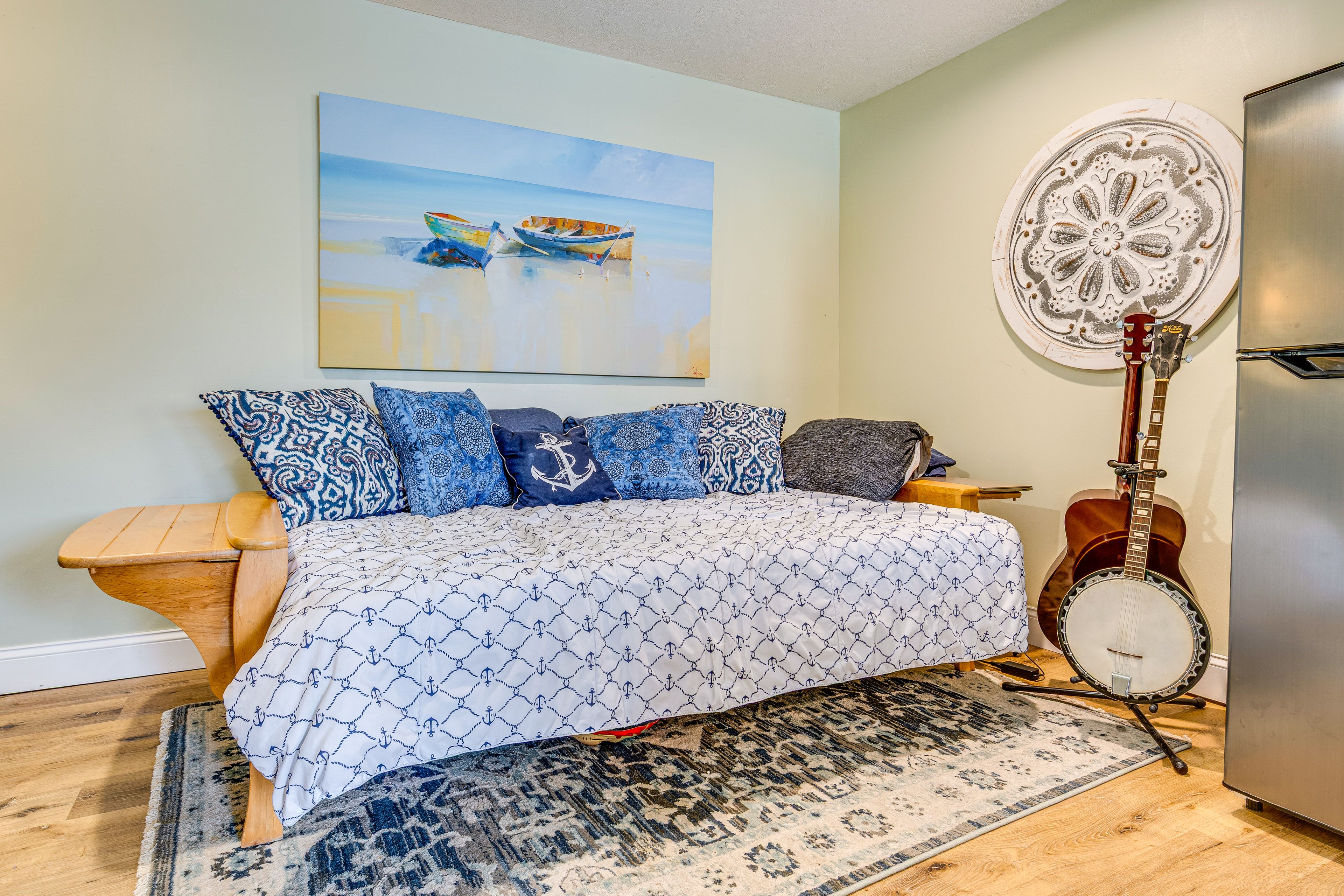 Studio | Queen Daybed