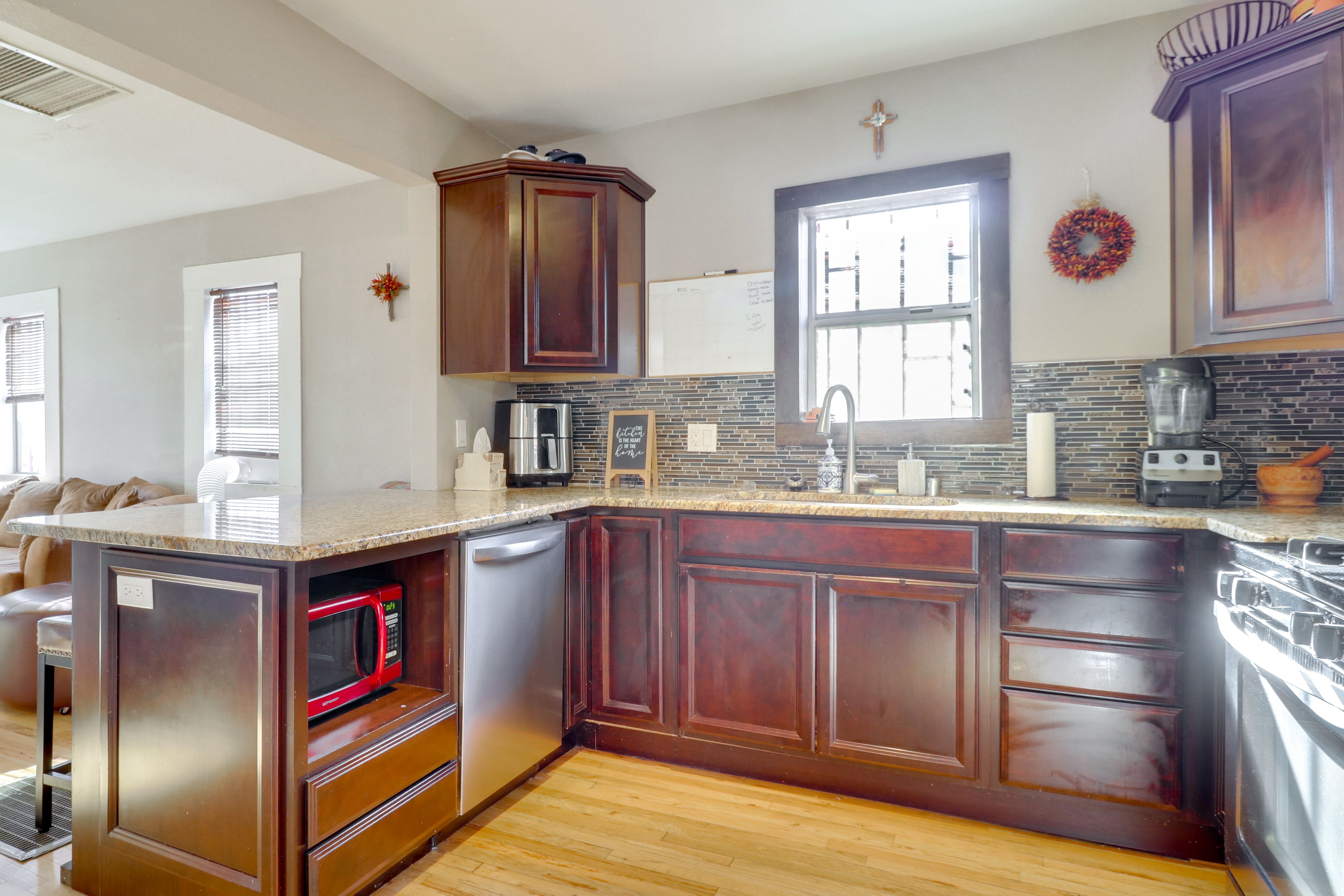 Kitchen | Drip Coffee Maker & Keurig