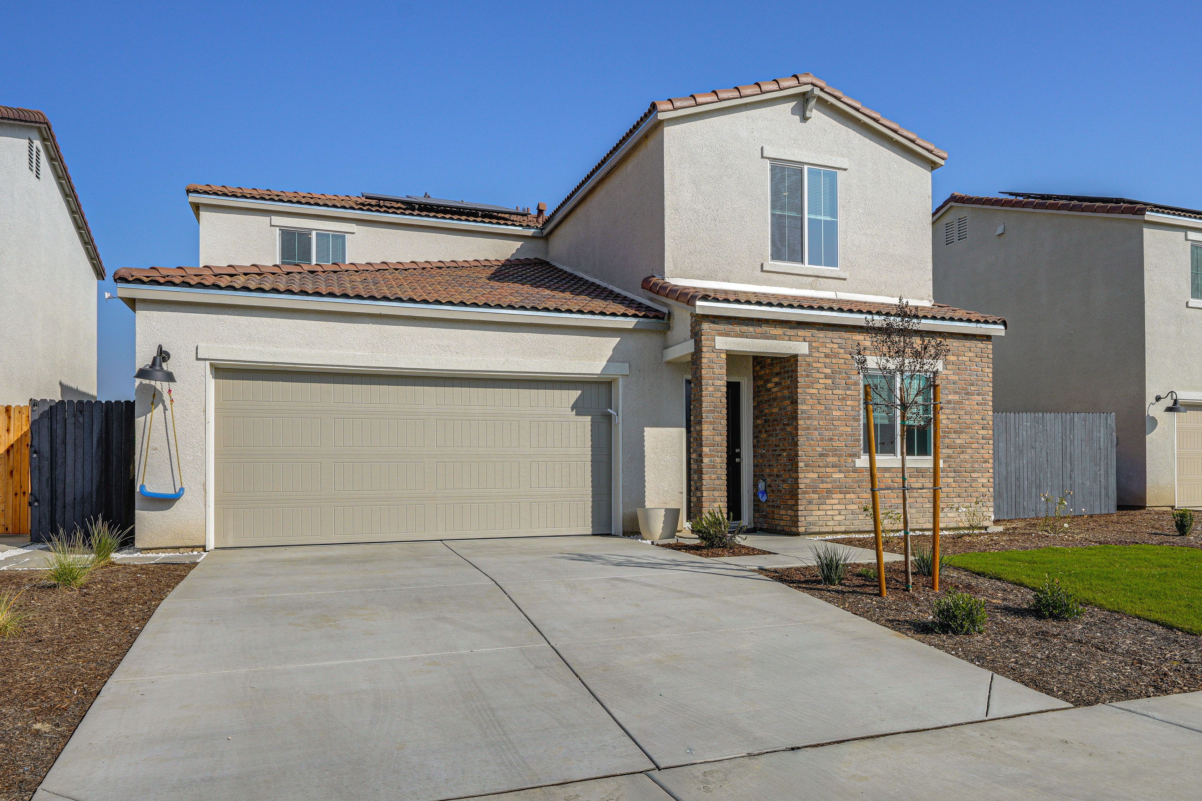 Parking | Garage (2 Vehicles) | Street Parking