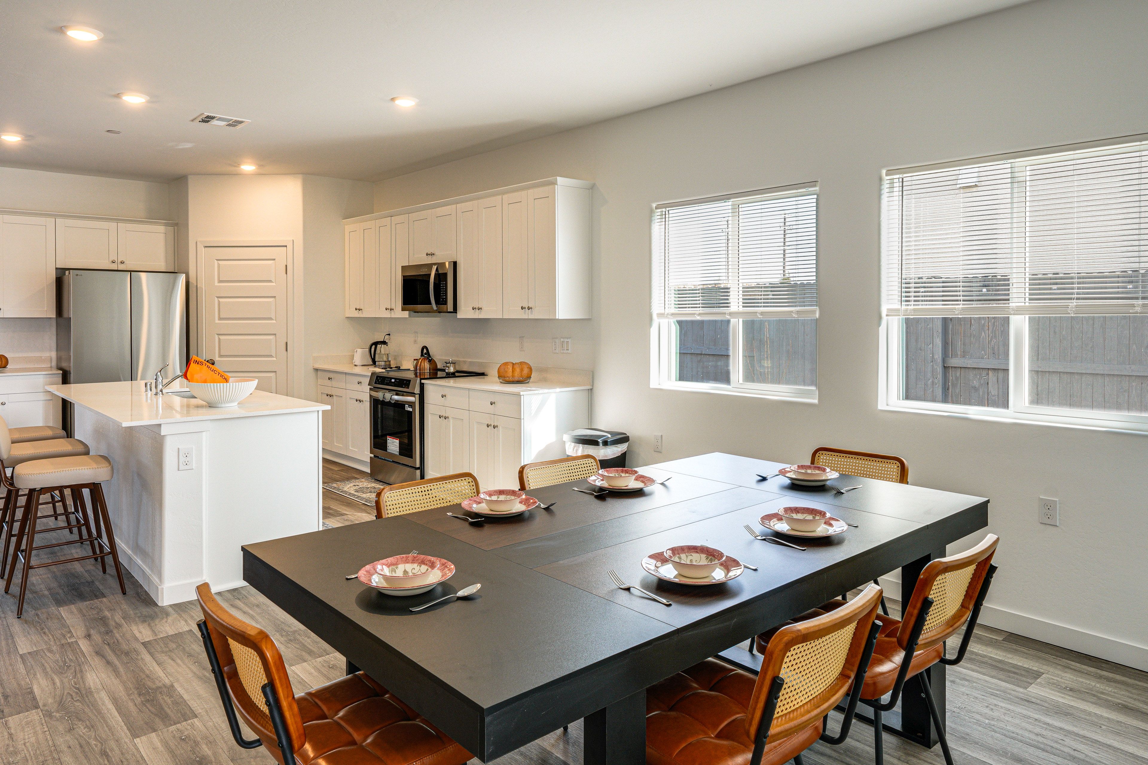 Kitchen | Dining Table