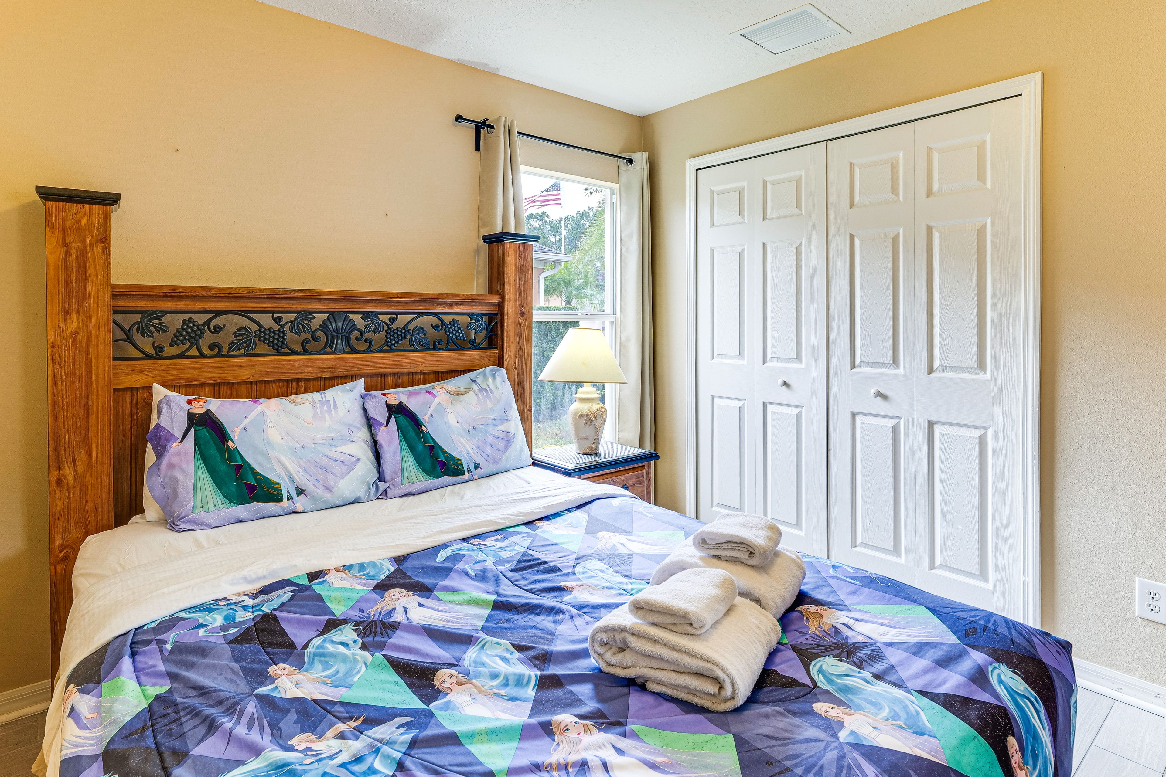 Bedroom 2 | Queen Bed