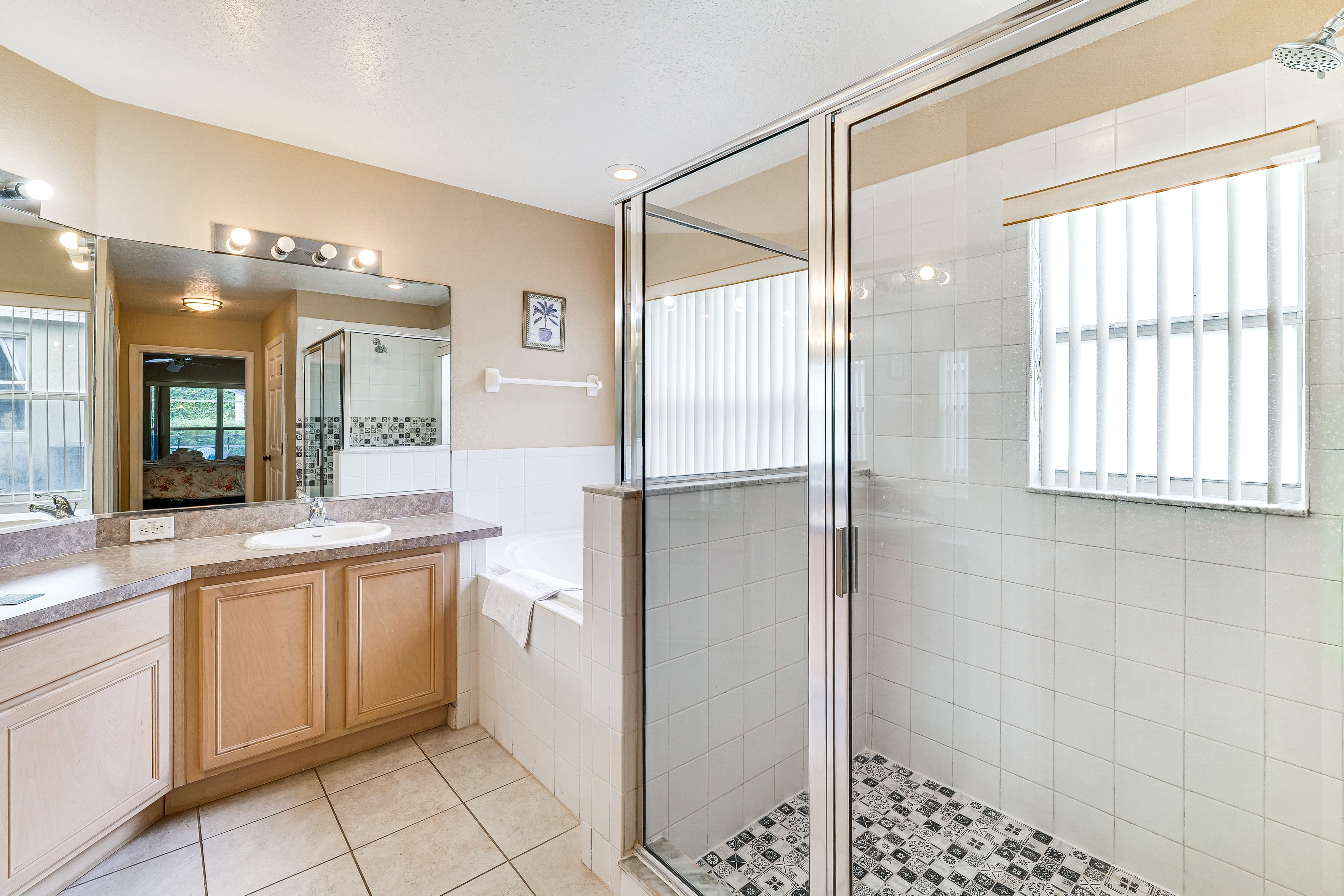Full Bathroom | Complimentary Toiletries | Towels Provided