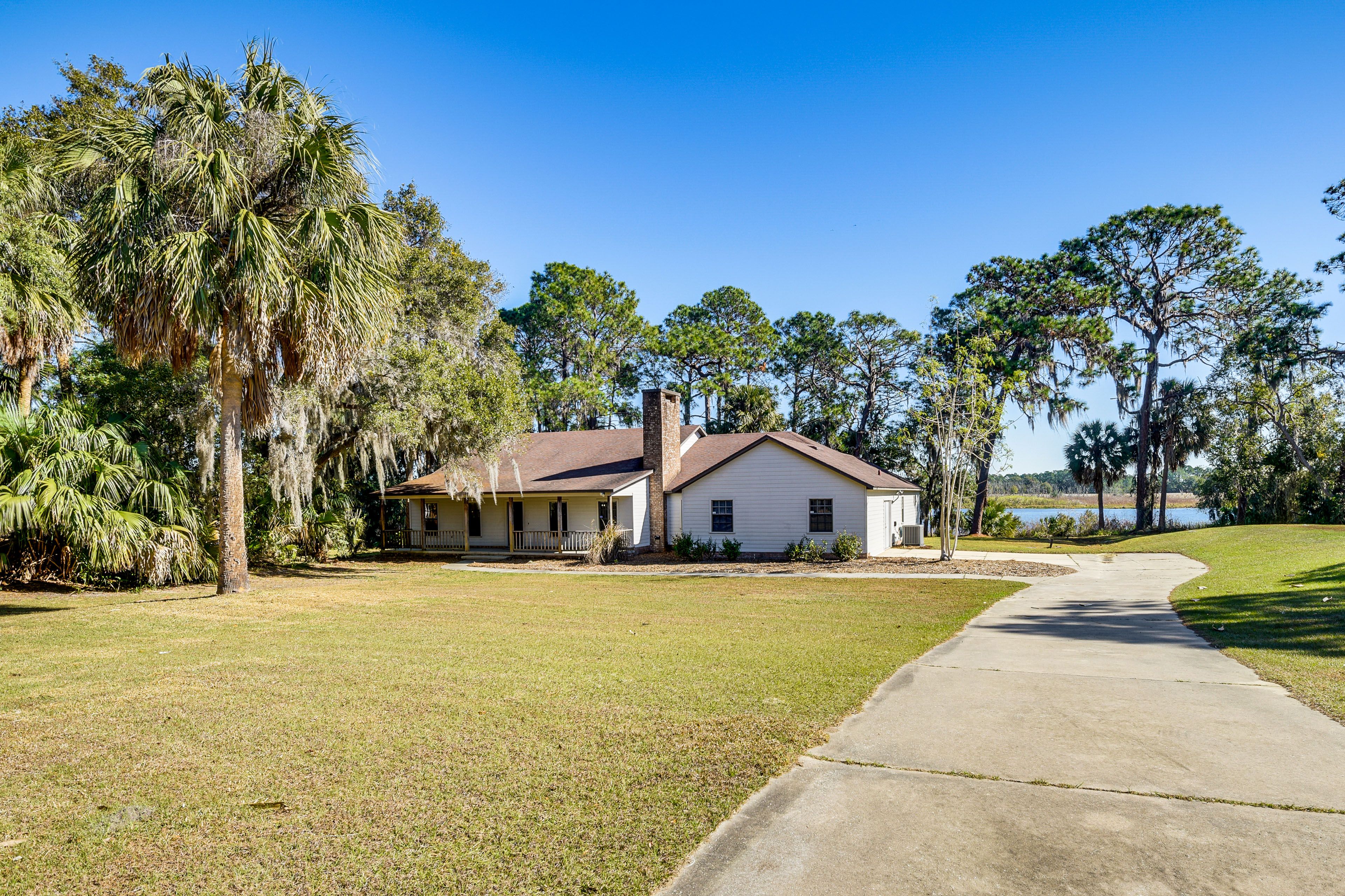 Parking | Driveway (4 Vehicles)