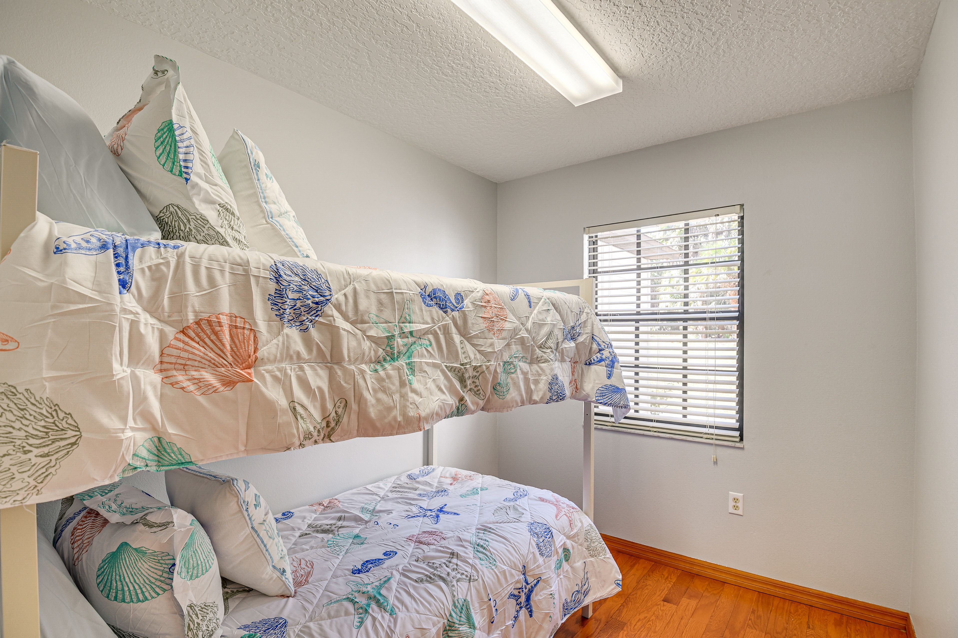 Sleeping Nook | Twin Bunk Bed