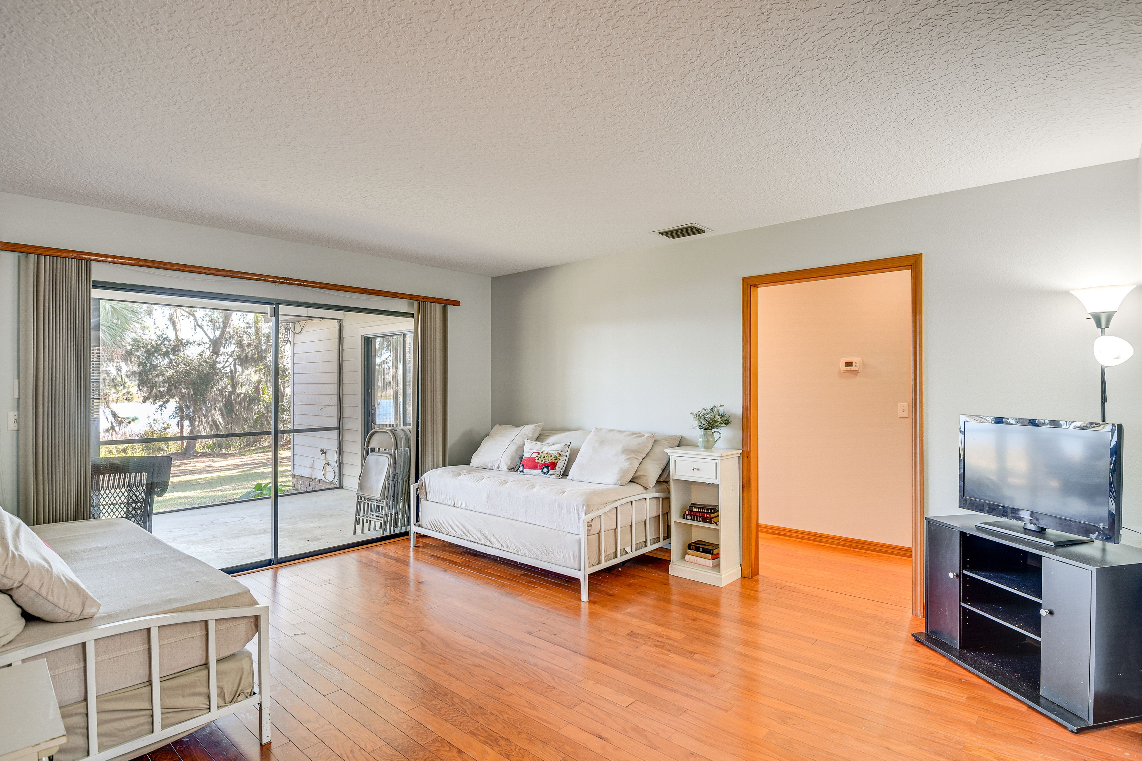 Sunroom | 2 Twin Daybeds w/ 2 Twin Trundles