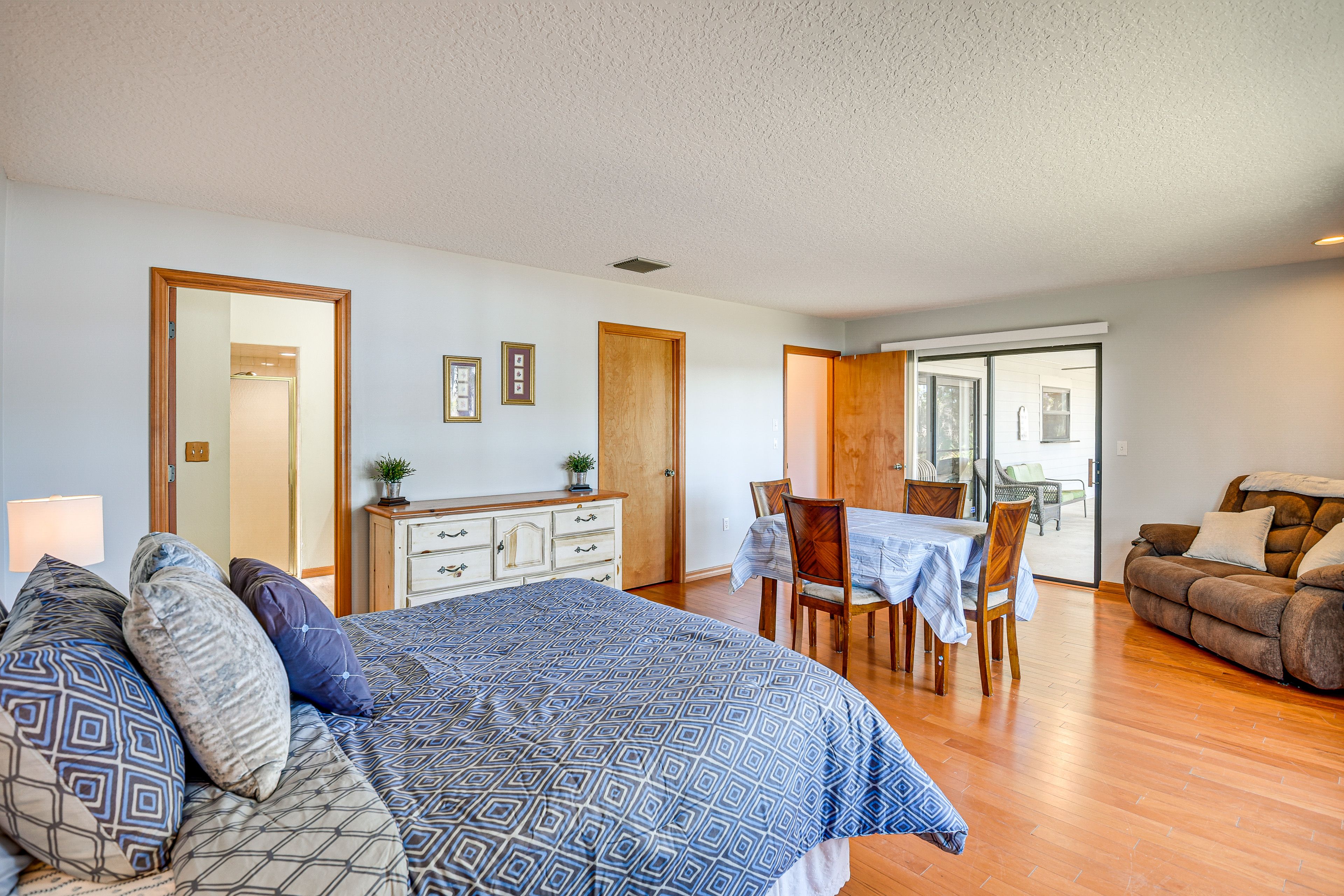 Bedroom 3 | Queen Bed