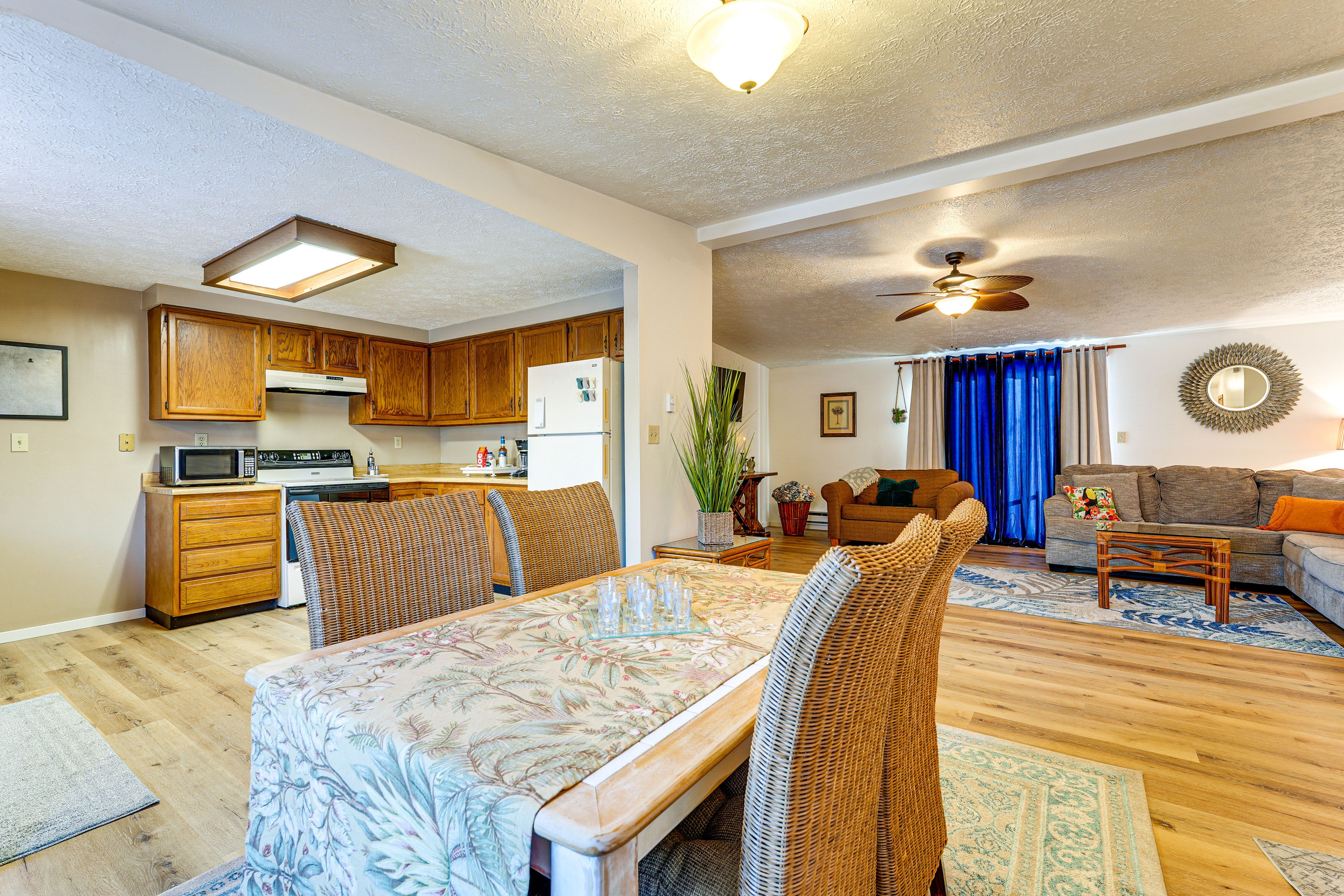 Dining Area | Dining Table | Dishware/Flatware