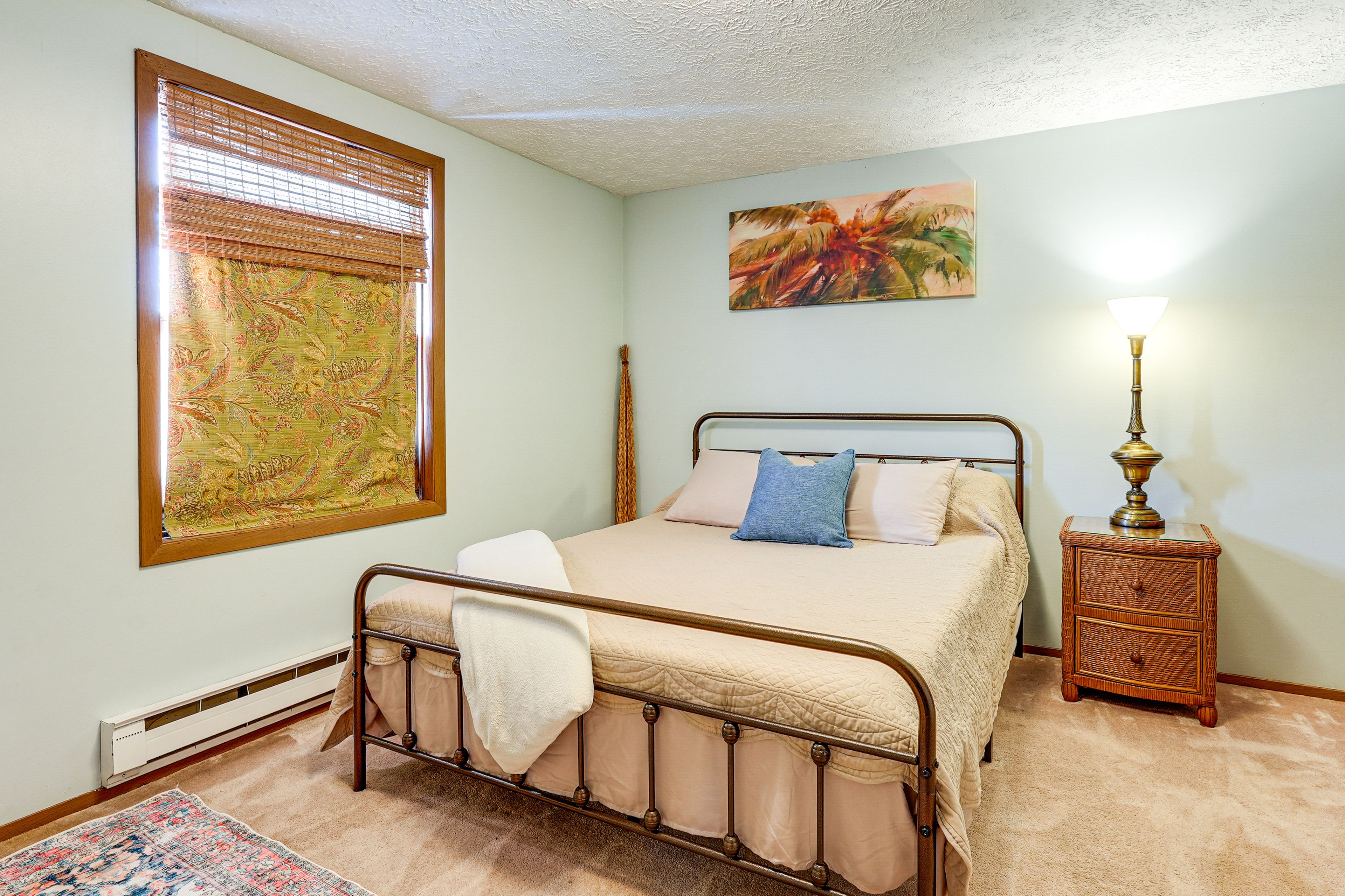 Bedroom 2 | Queen Bed