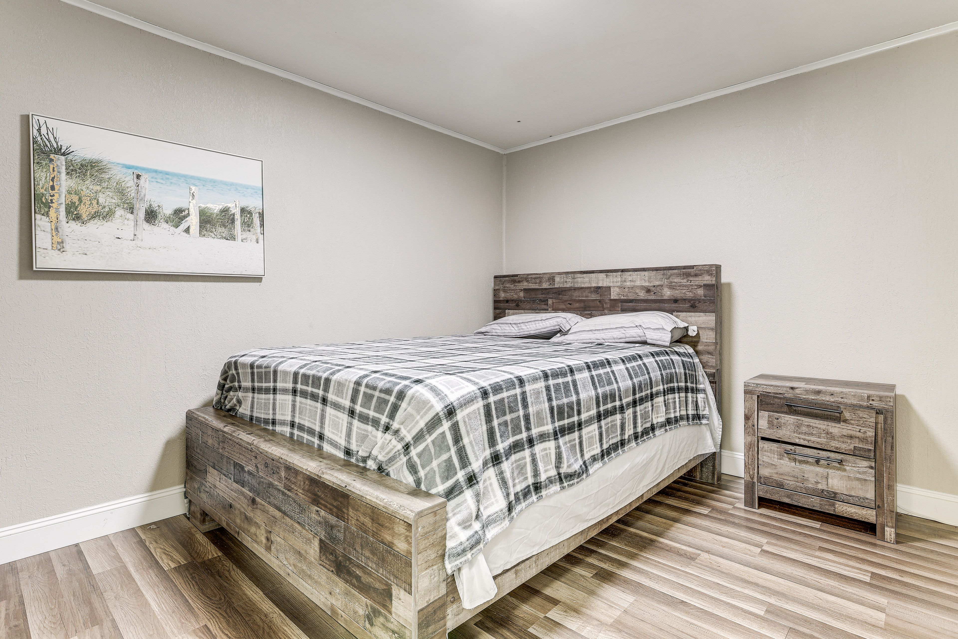 Bedroom 4 | Queen Bed | Smart TV