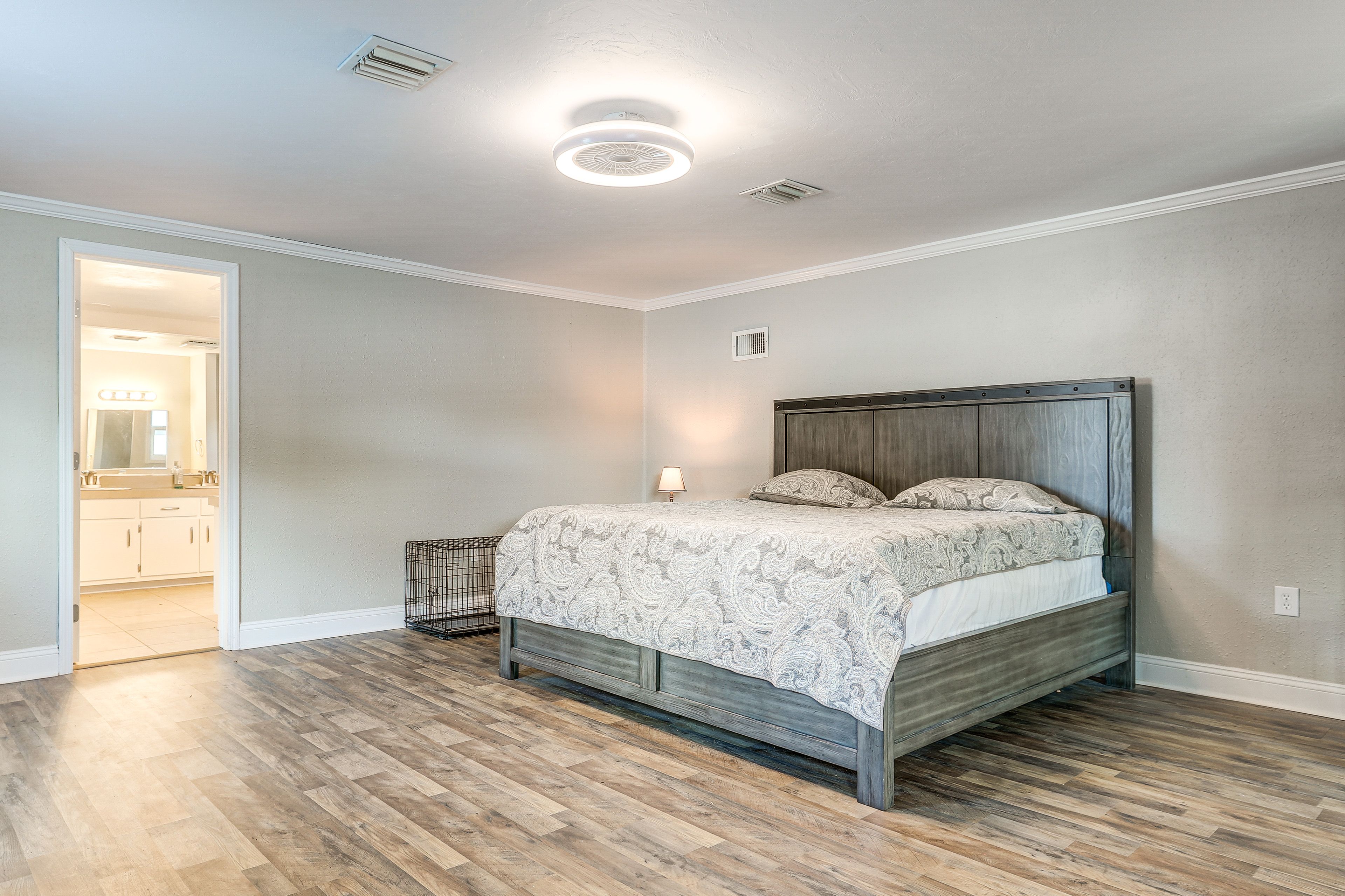 Bedroom 1 | King Bed | Smart TV