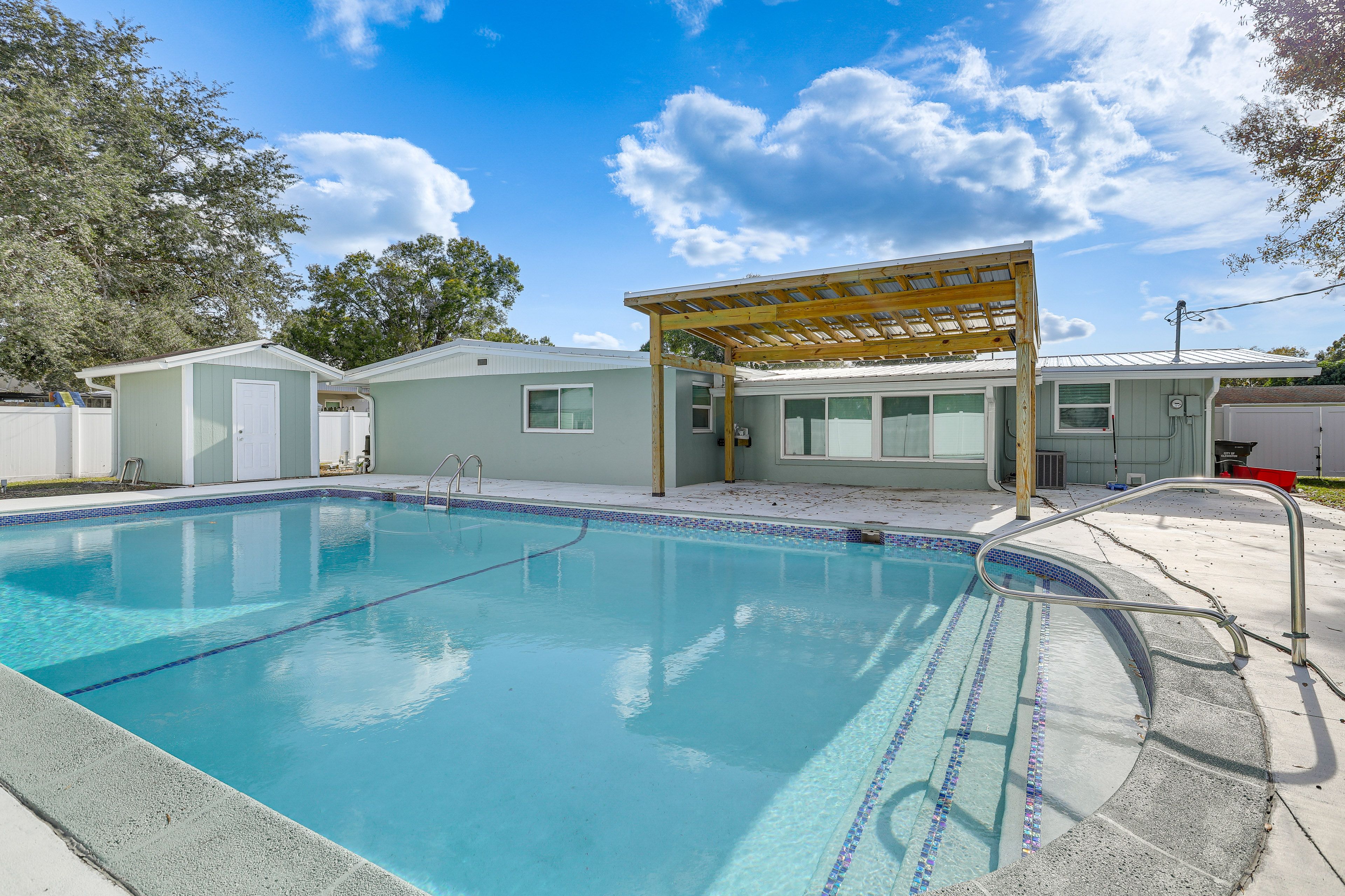 Clewiston Vacation Rental | 4BR | 2BA | 1,932 Sq Ft | 2 Steps Required