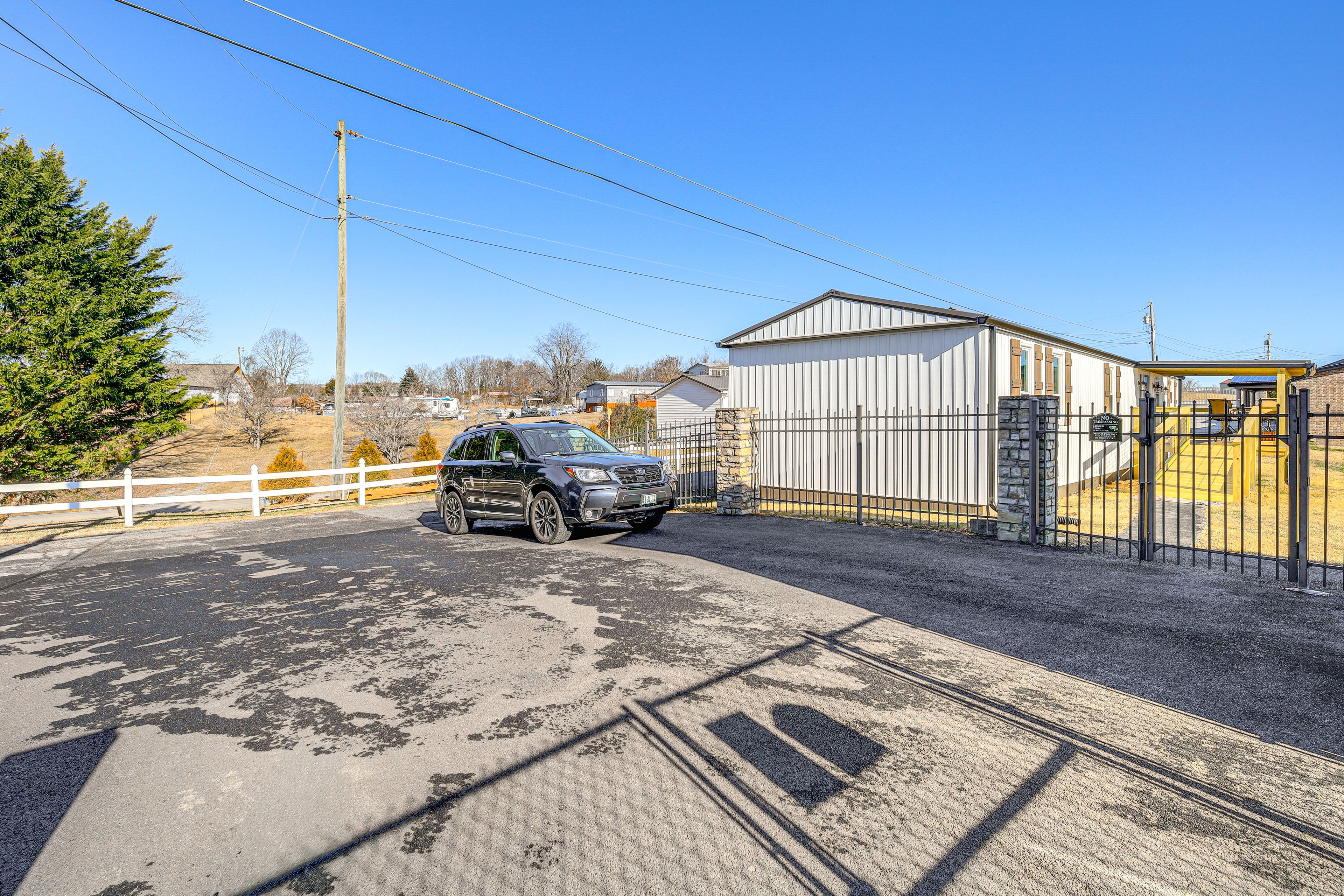 Shared Driveway Parking (1 Vehicle)