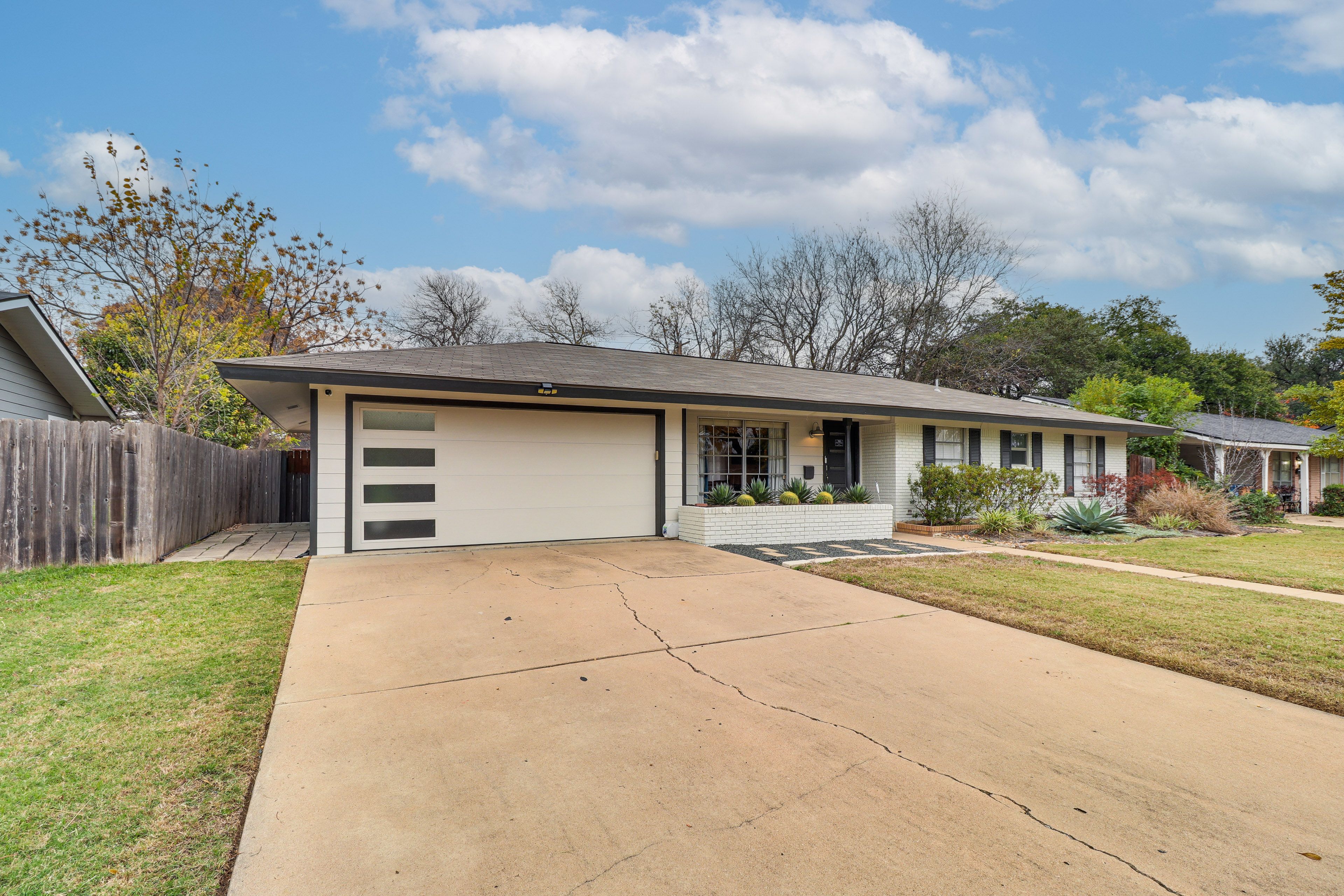 Parking | Garage (1 Vehicle) | Driveway (4 Vehicles) | Free Street Parking