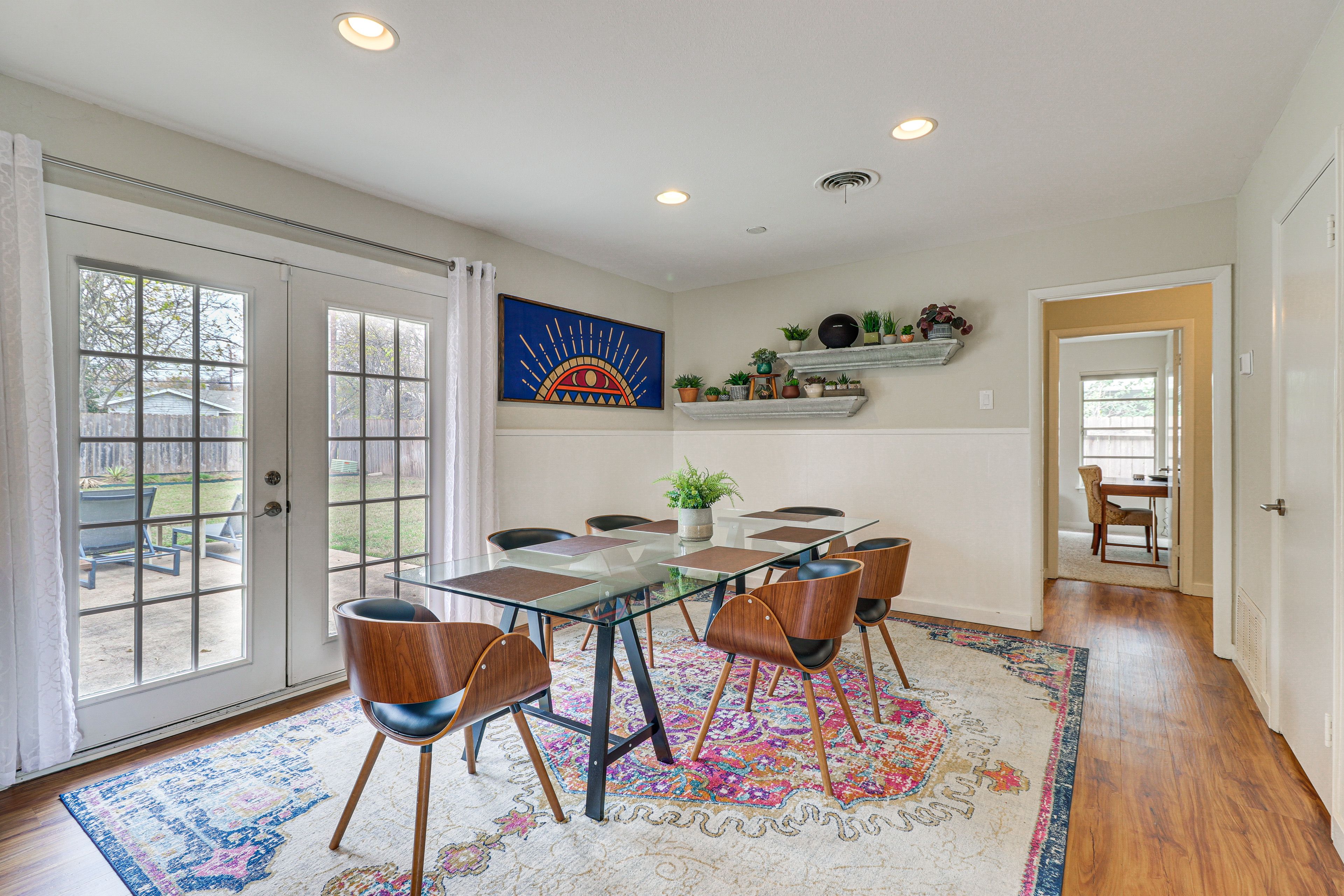 Dining Area | Dishware/Flatware