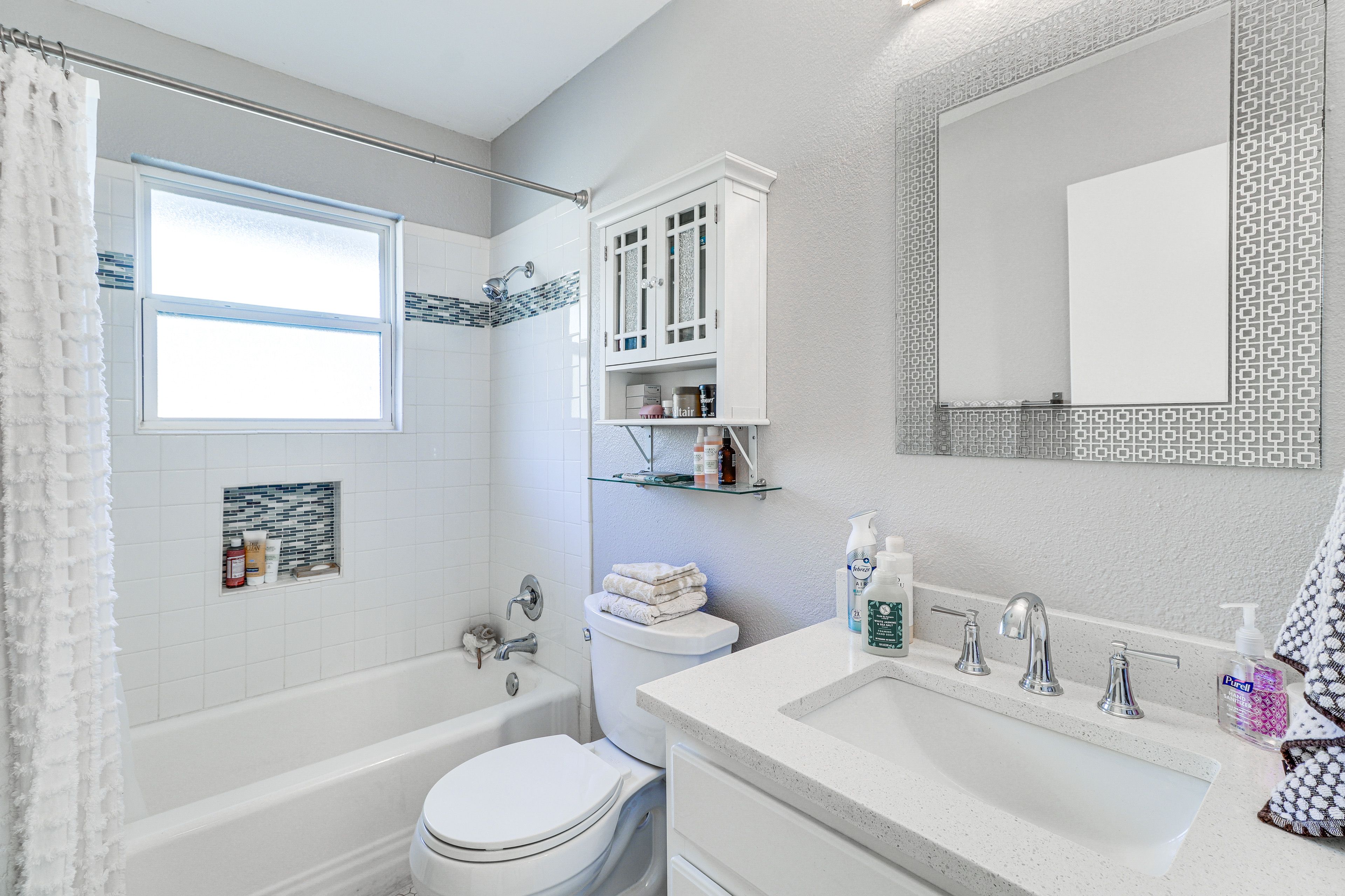 Full Bathroom | Complimentary Toiletries