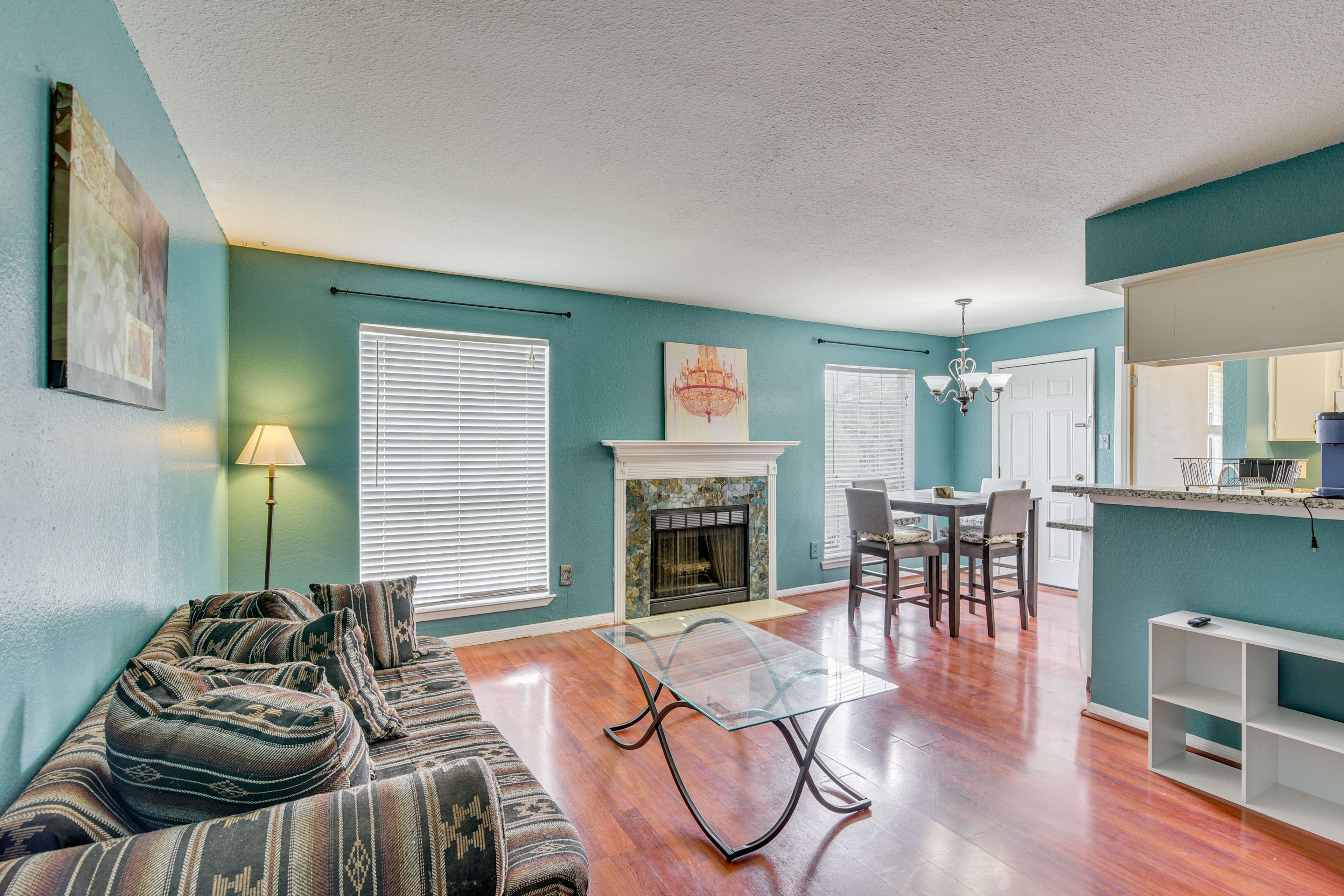 Houston Vacation Rental | 2BR | 2BA | 880 Sq Ft | Stairs Required