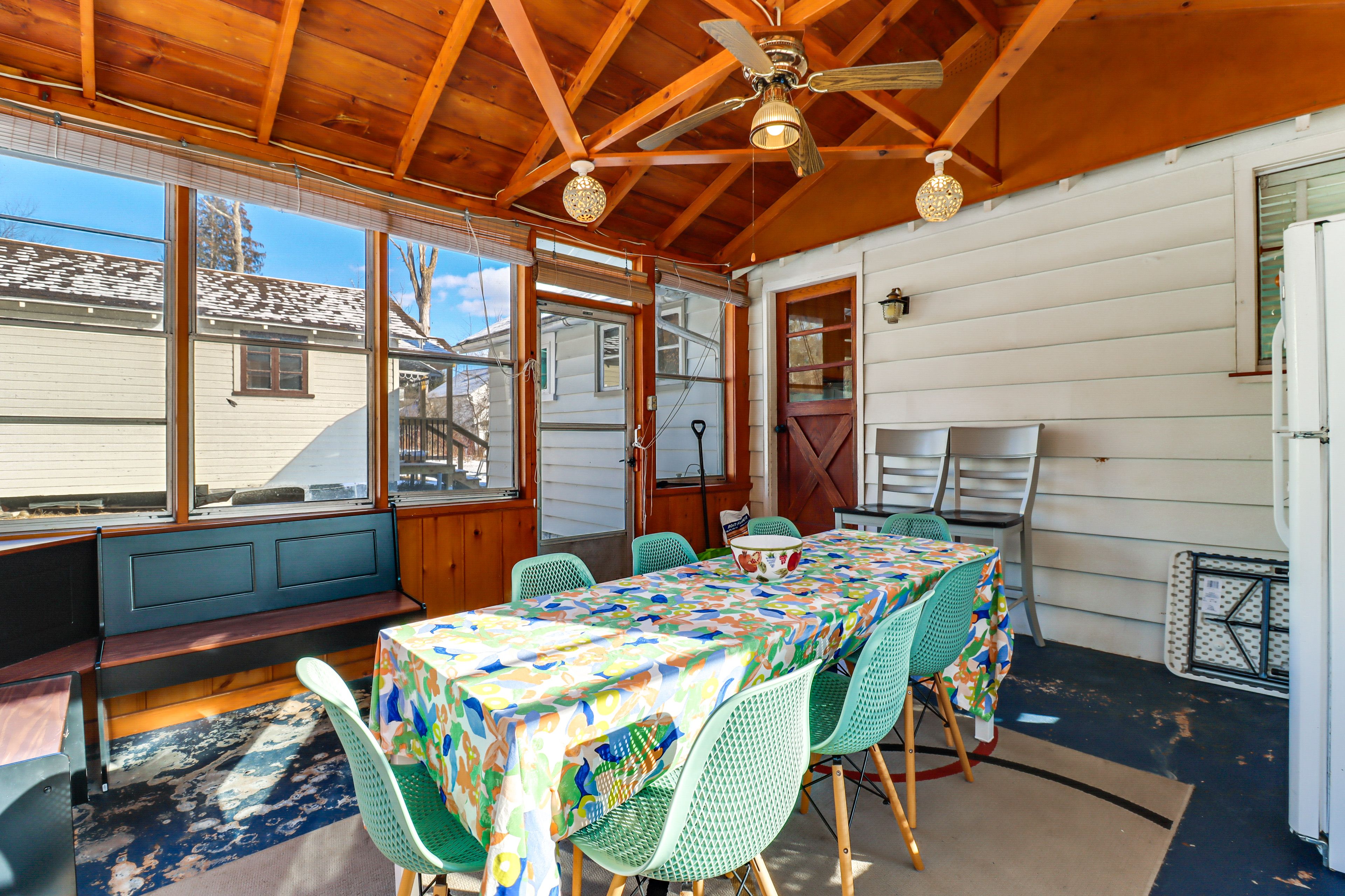 Enclosed Patio | Dining Area
