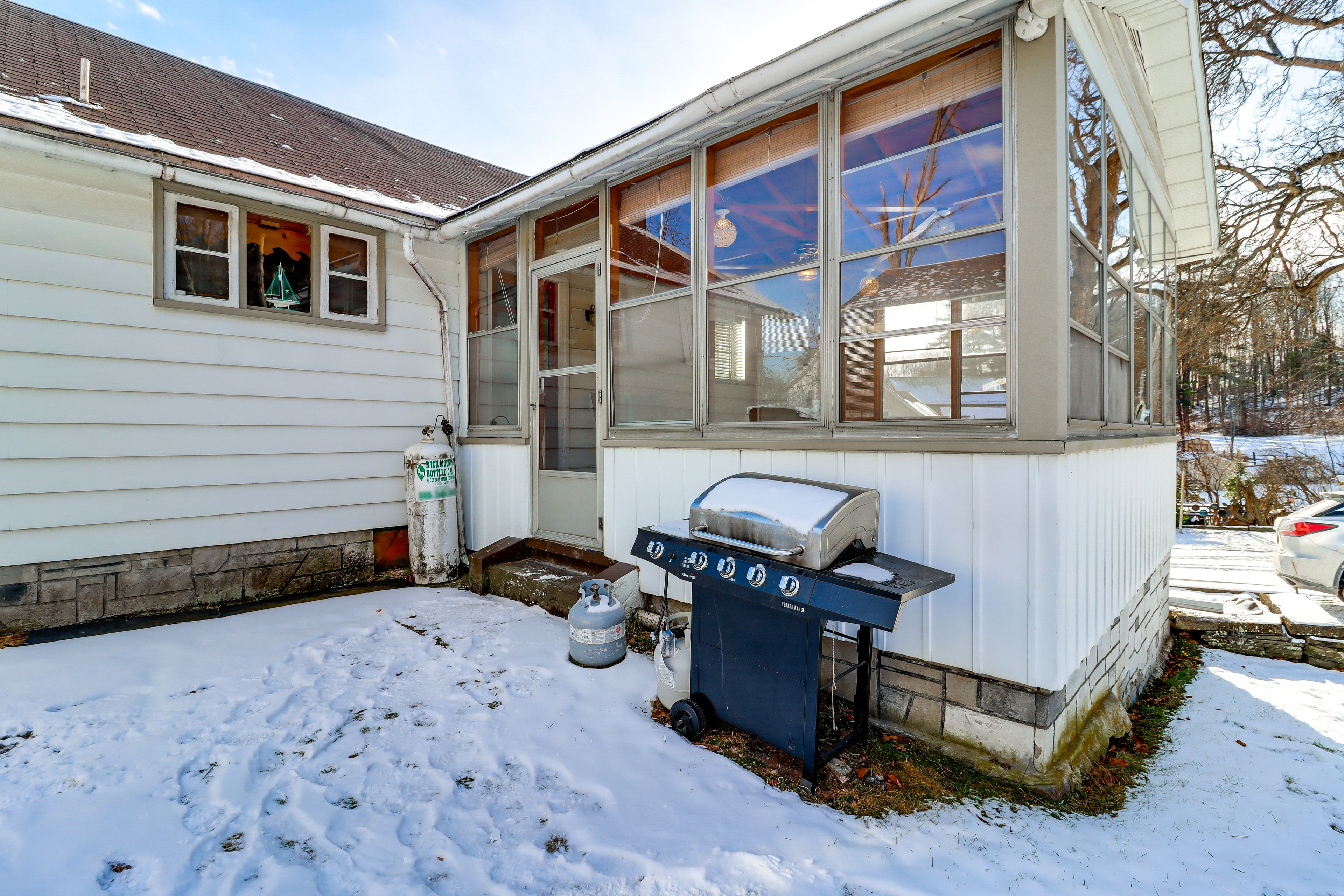 Exterior | Gas Grill (Propane Provided) | Picnic Table
