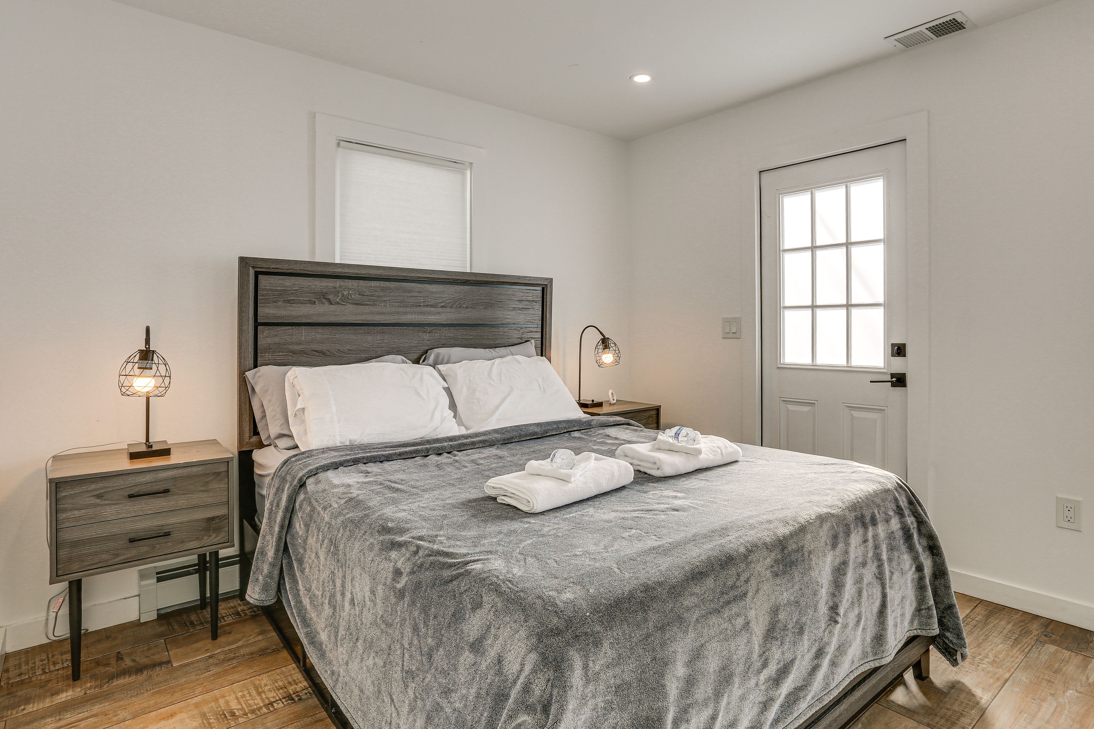 Bedroom 1 | 1st Floor | Queen Bed