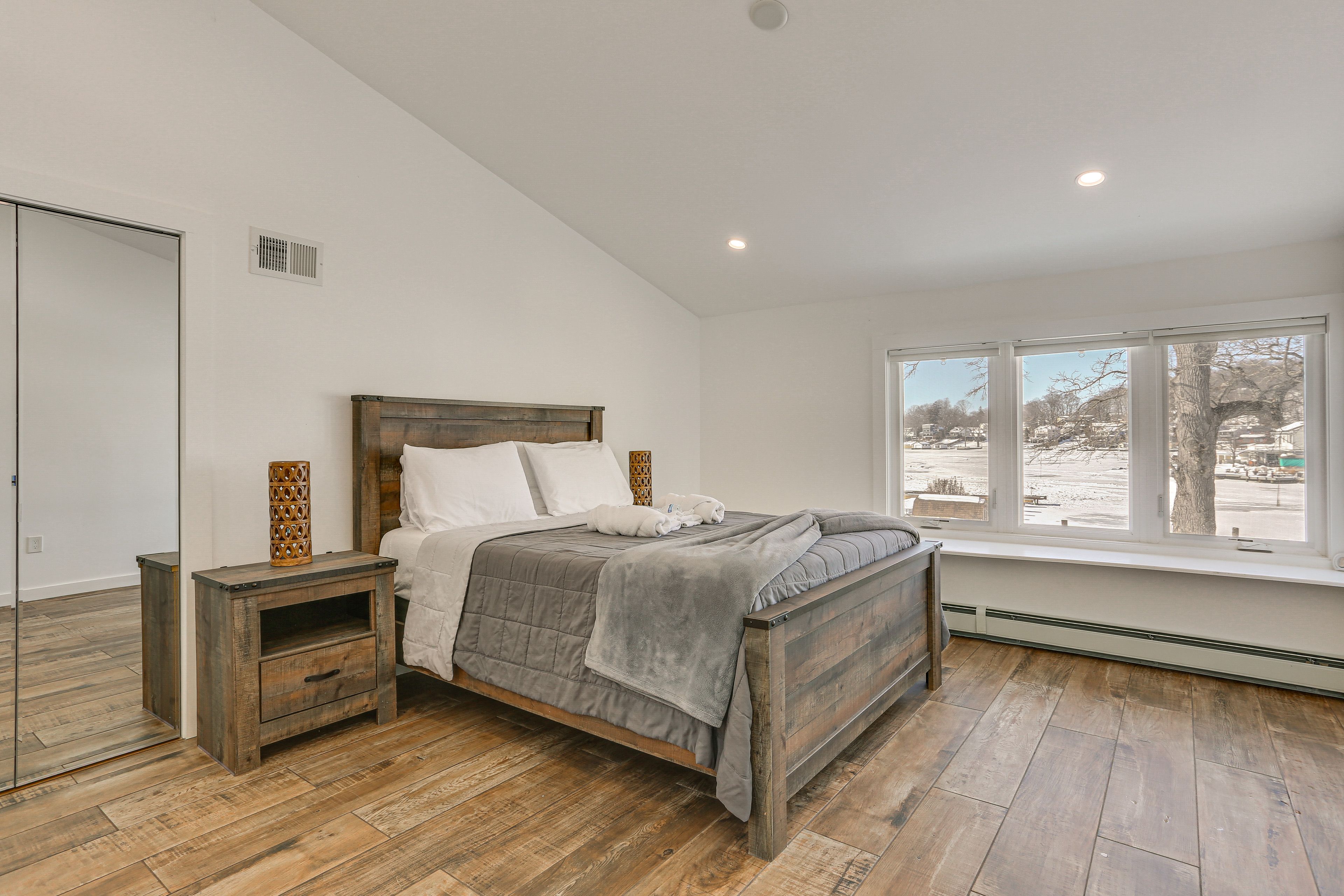 Bedroom 3 | 2nd Floor | Queen Bed