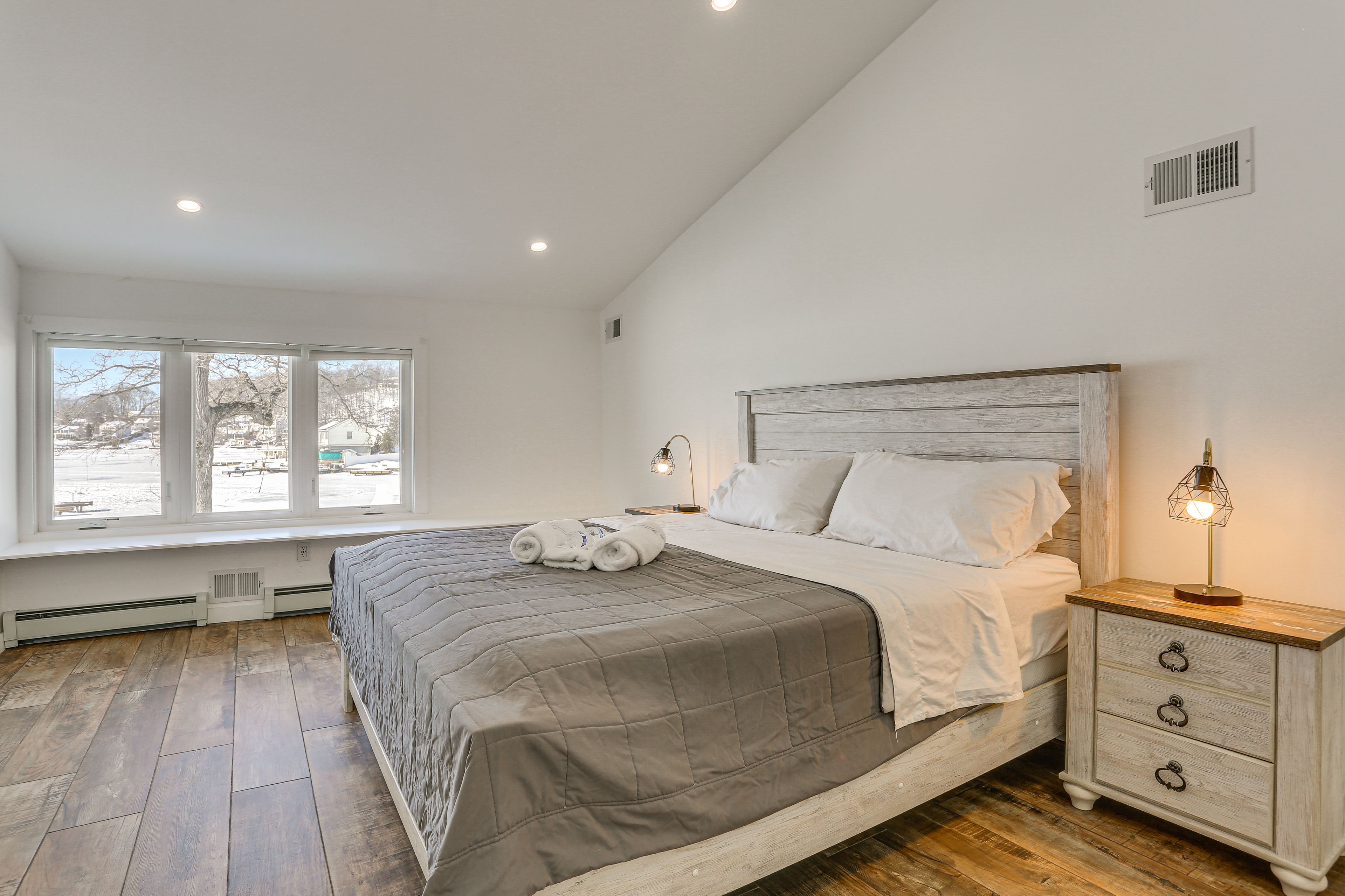 Bedroom 2 | 2nd Floor | King Bed