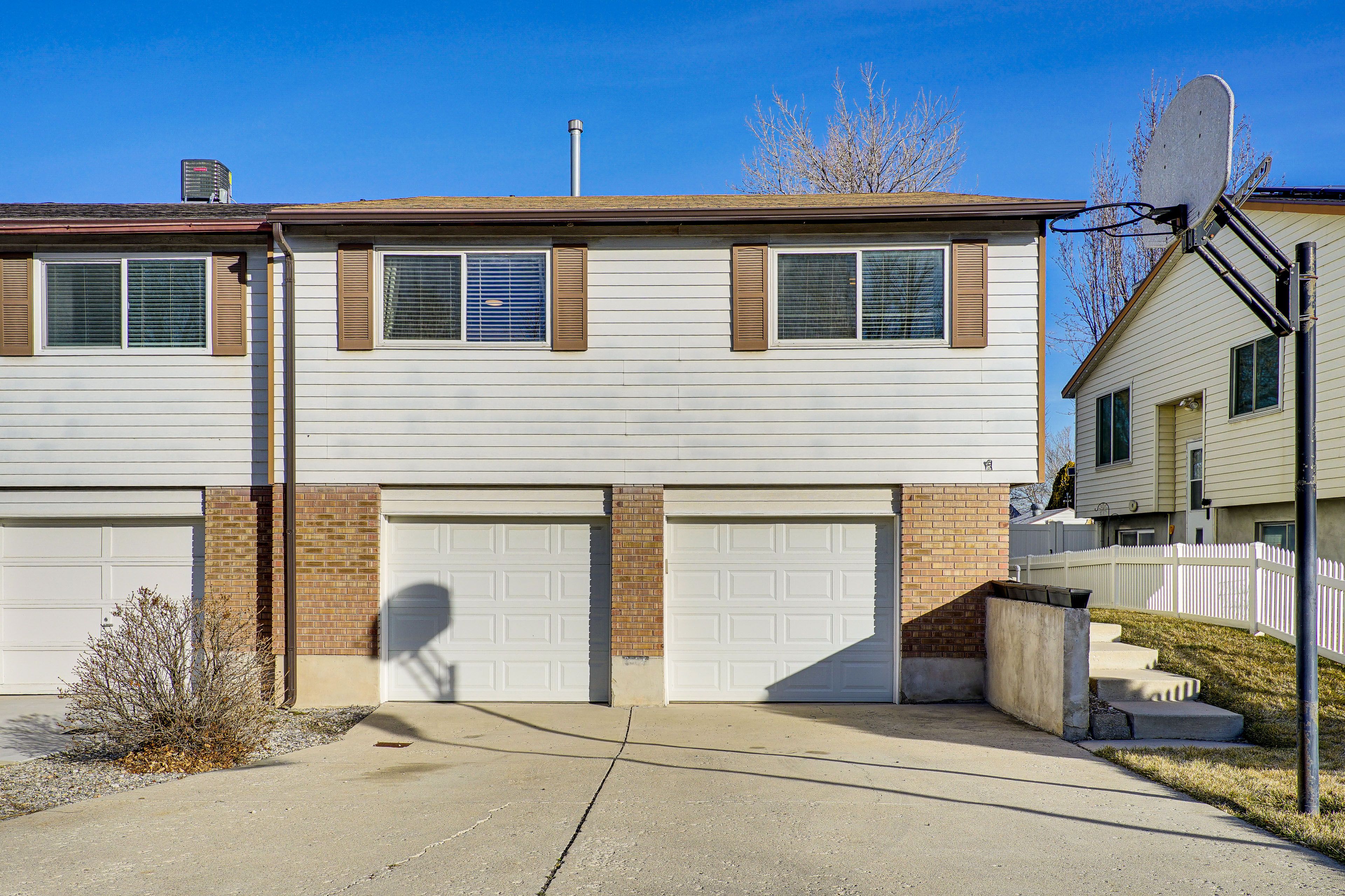 Parking | Driveway (3 Vehicles)