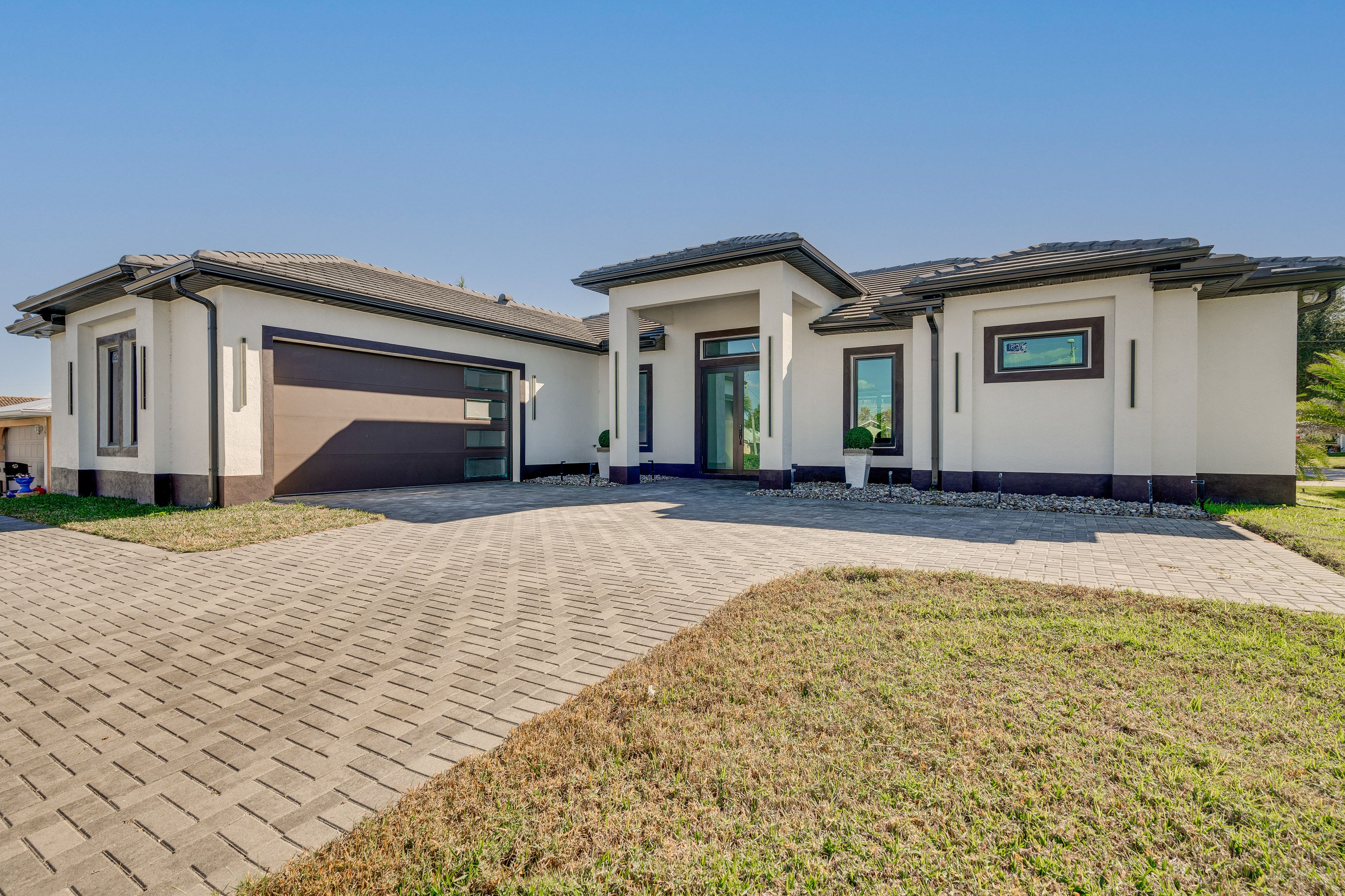 Property Exterior | Sunken Fire Pit Area | Outdoor Dining Table