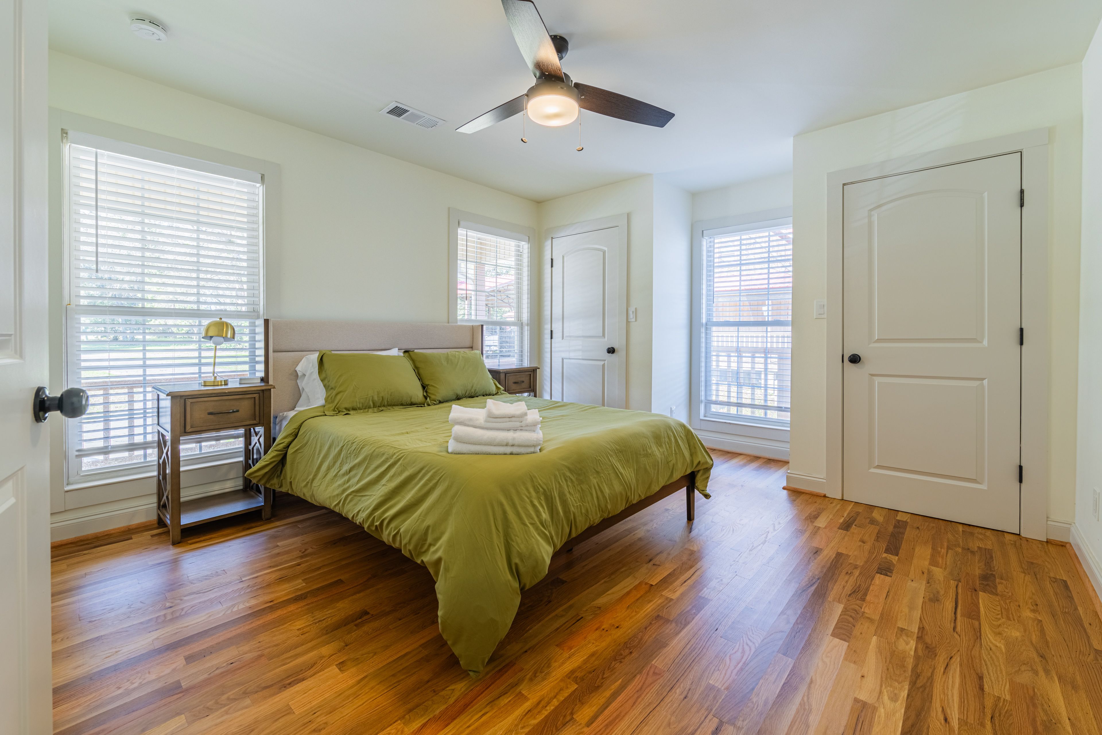 Bedroom 2 | Queen Bed | Main Floor
