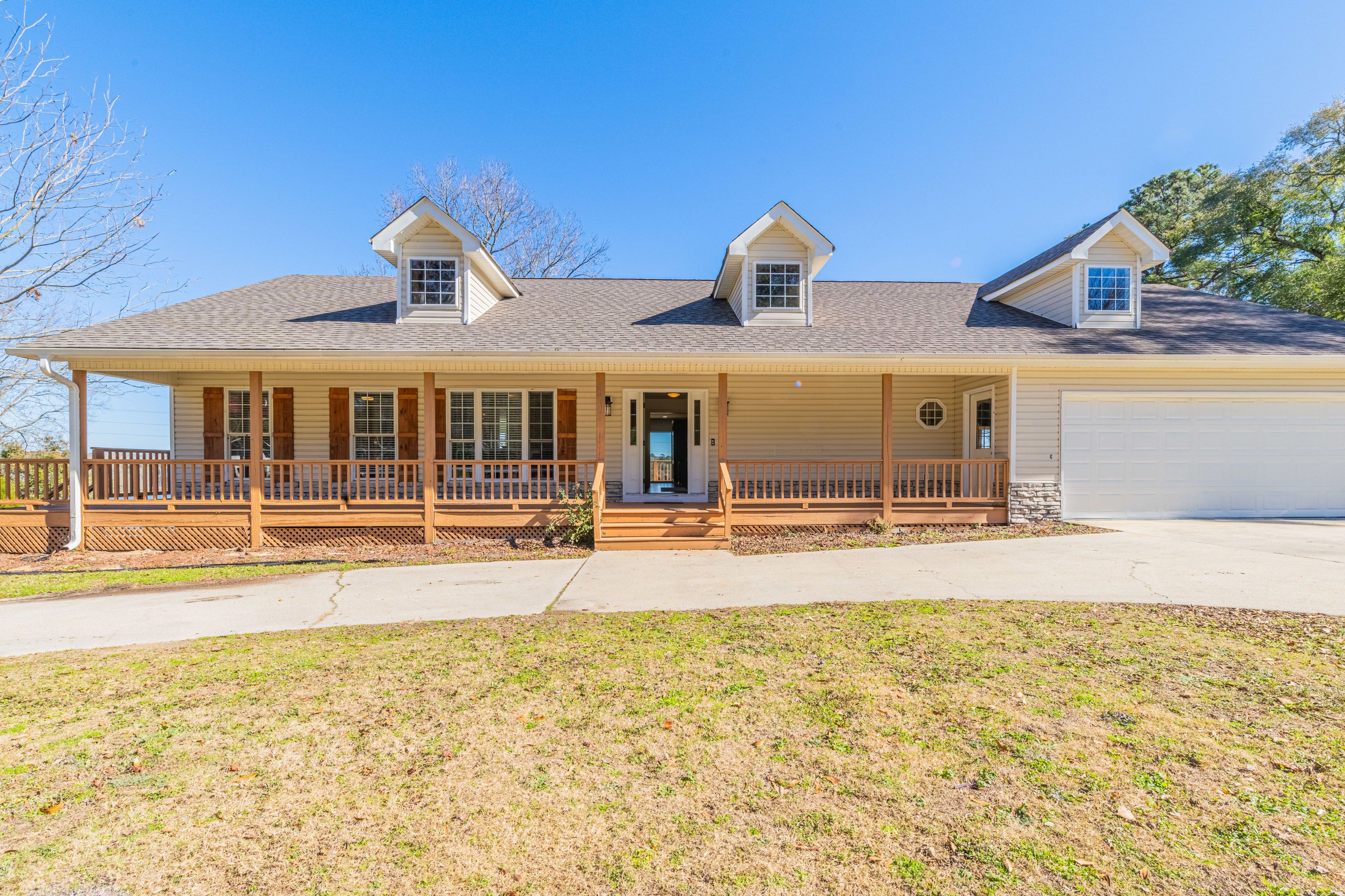 Exterior | Ample Driveway Parking