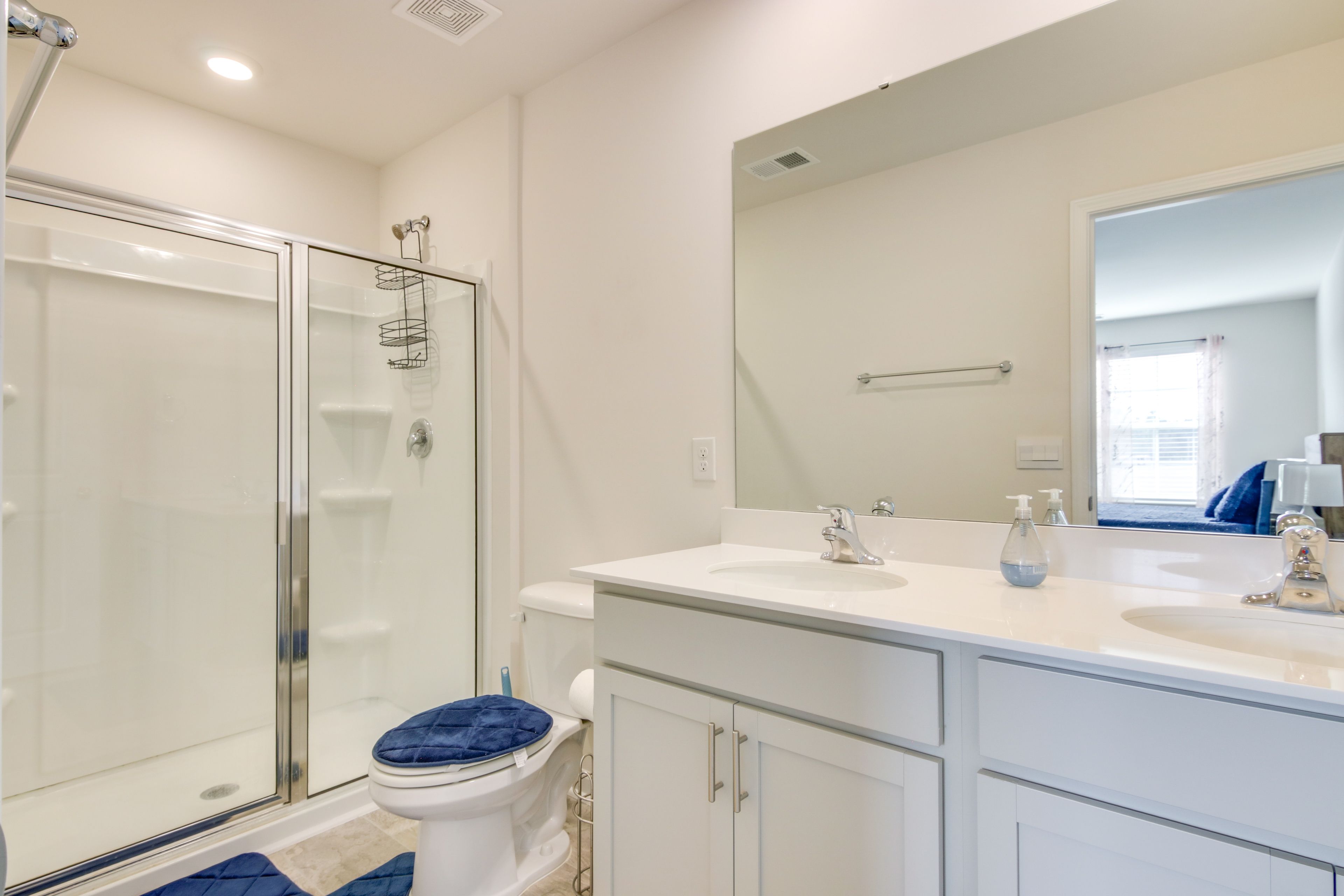 Full Bathroom | 2nd Floor