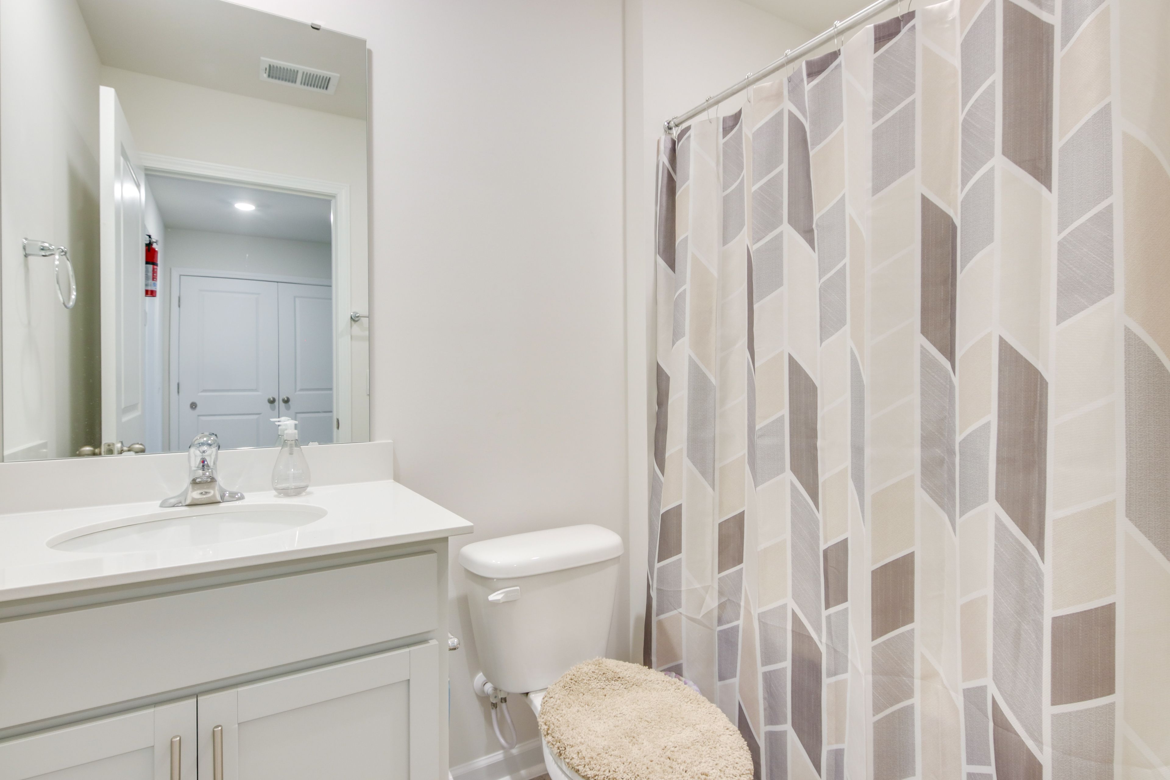 Full Bathroom | 2nd Floor