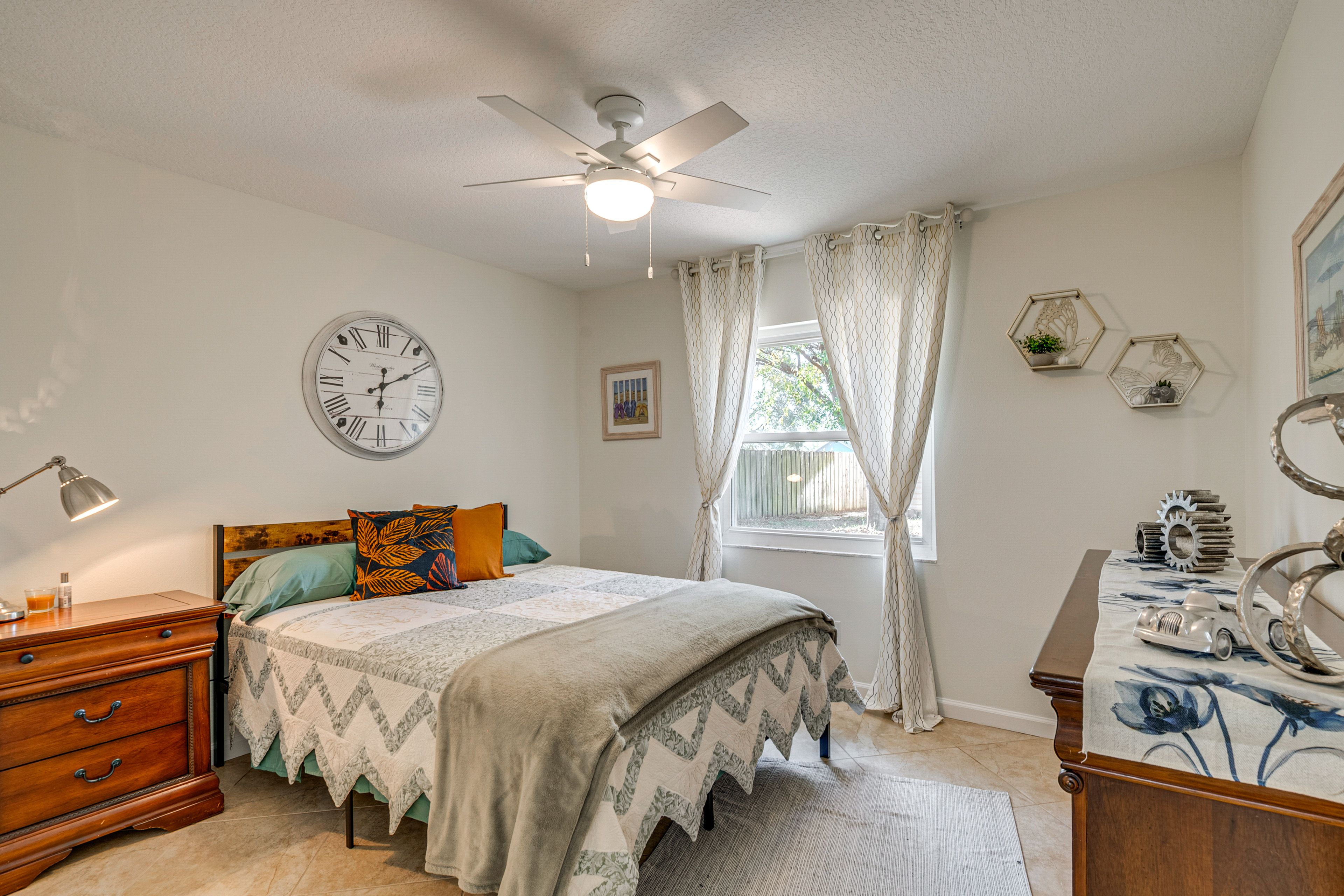 Bedroom 3 | Queen Bed