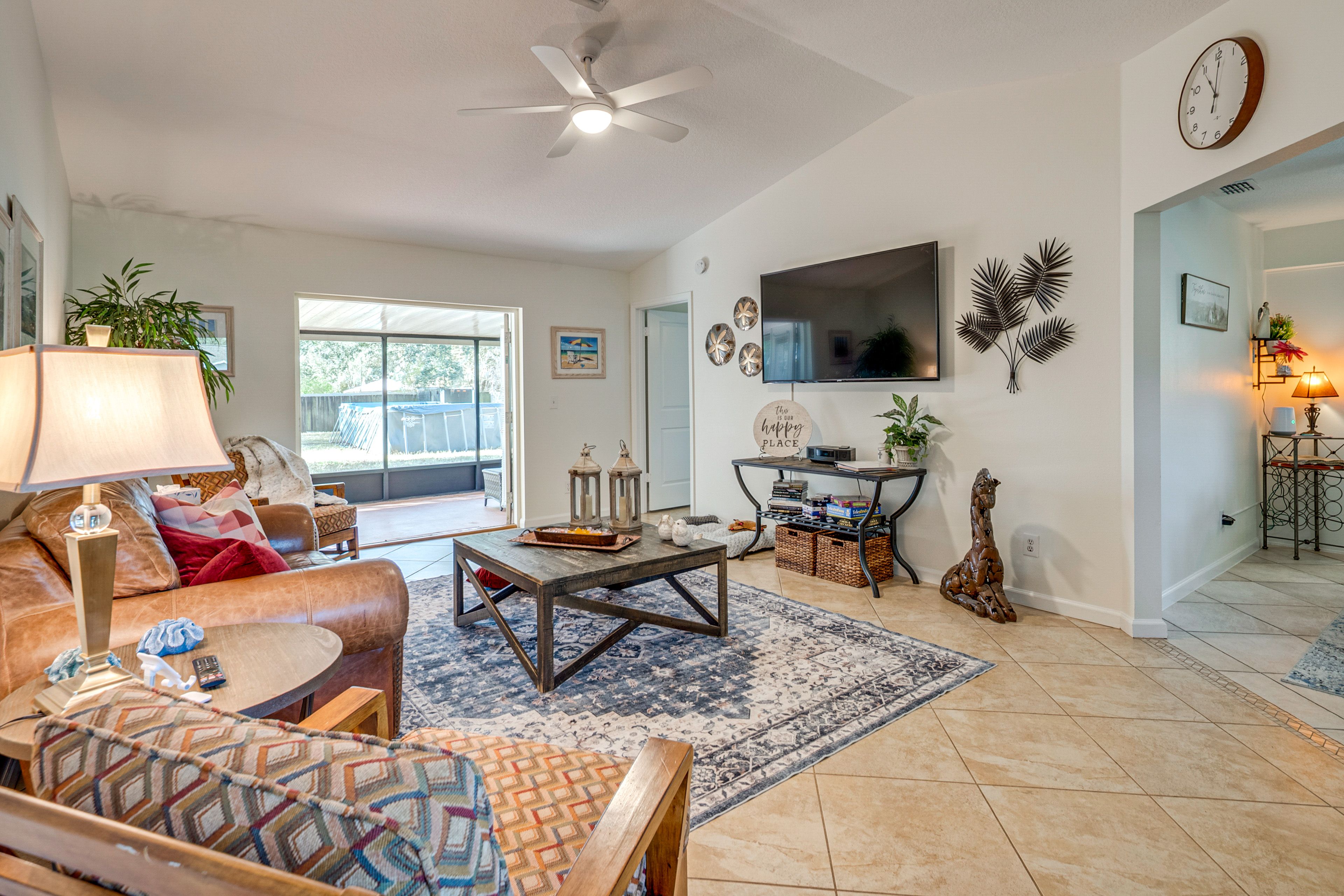 Living Room | Smart TV | Free WiFi