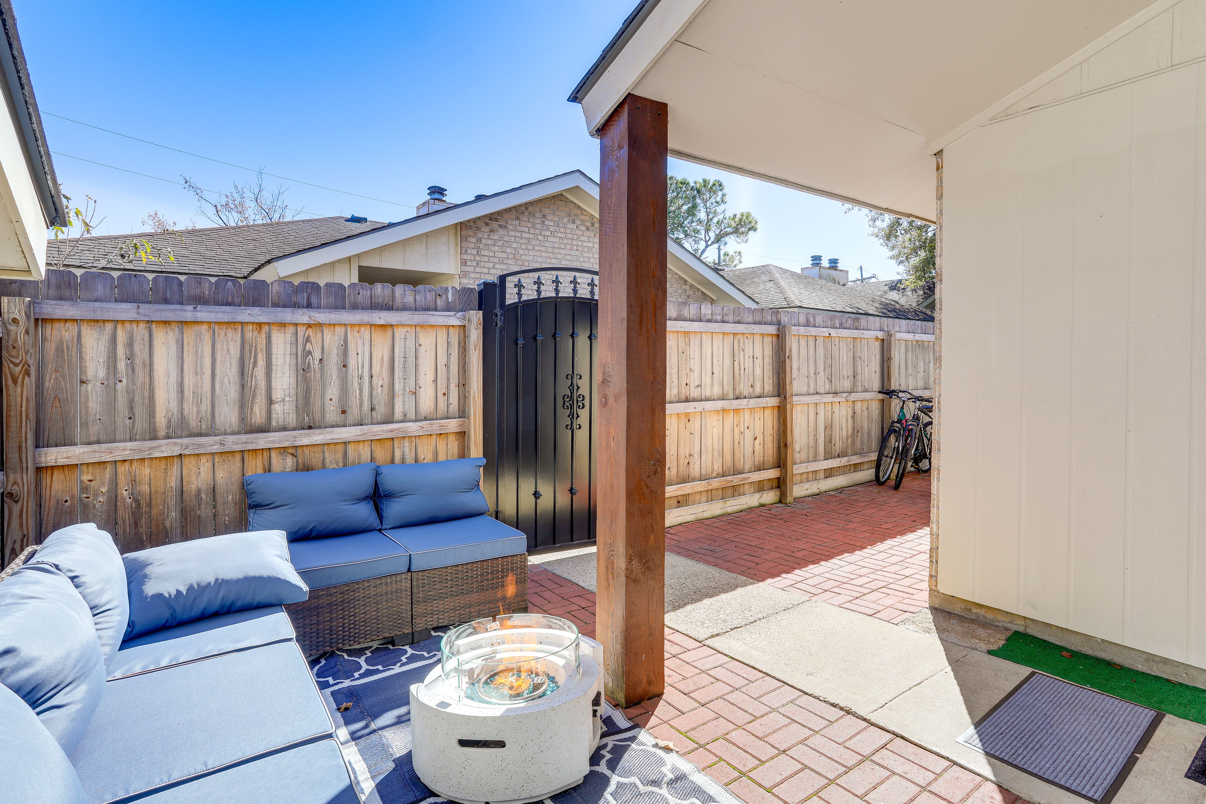 Private Patio | Fire Pit | Grill