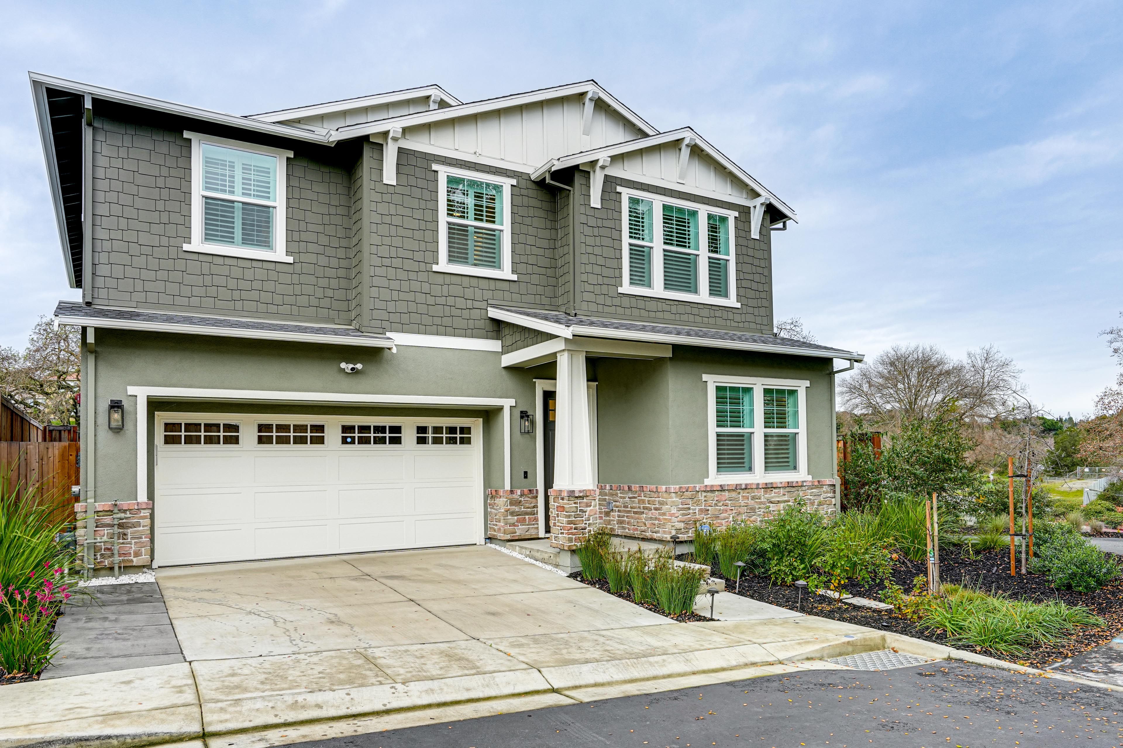 Parking | Driveway (2 Vehicles)