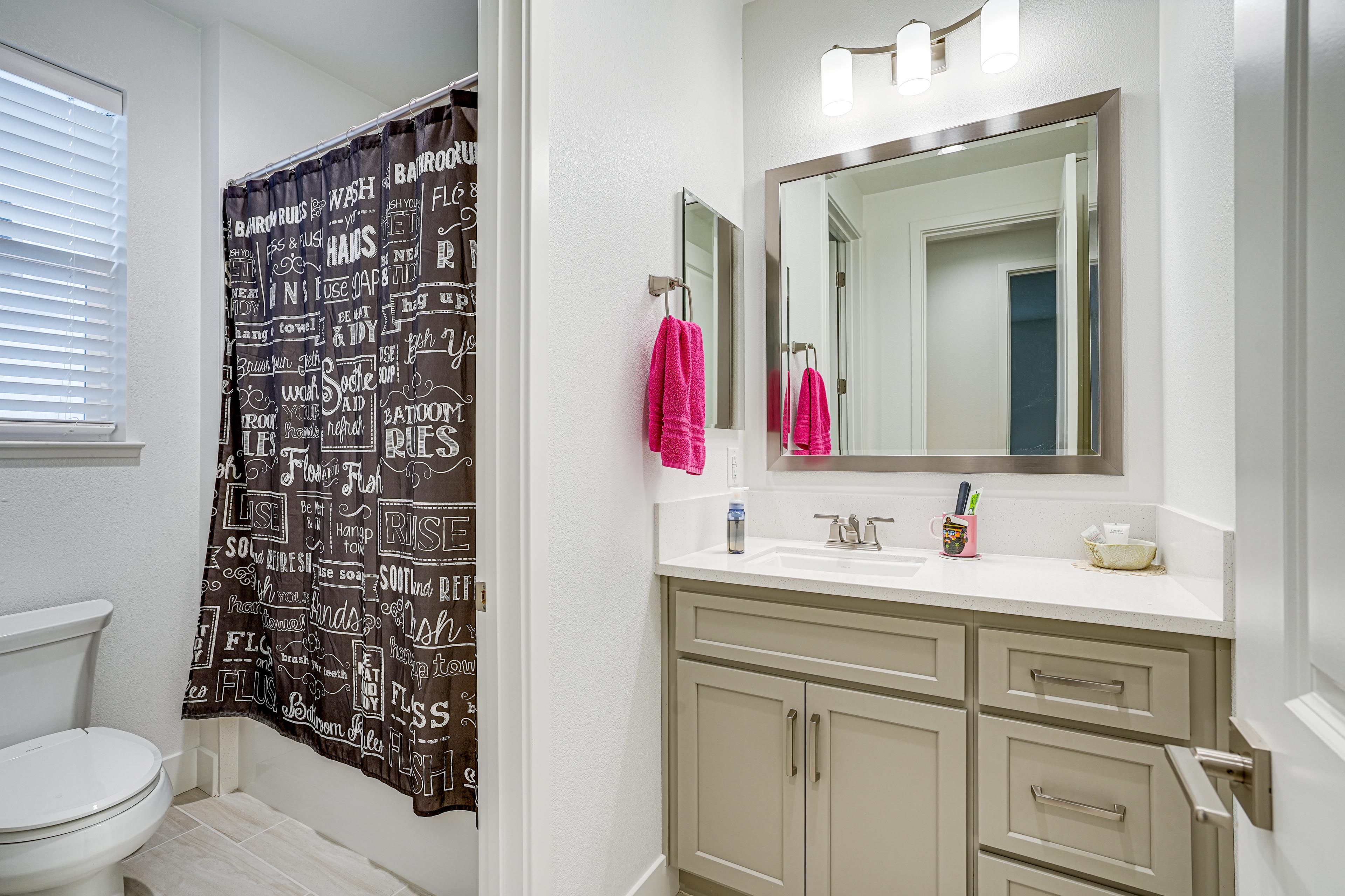 Full Bathroom | 2nd Floor