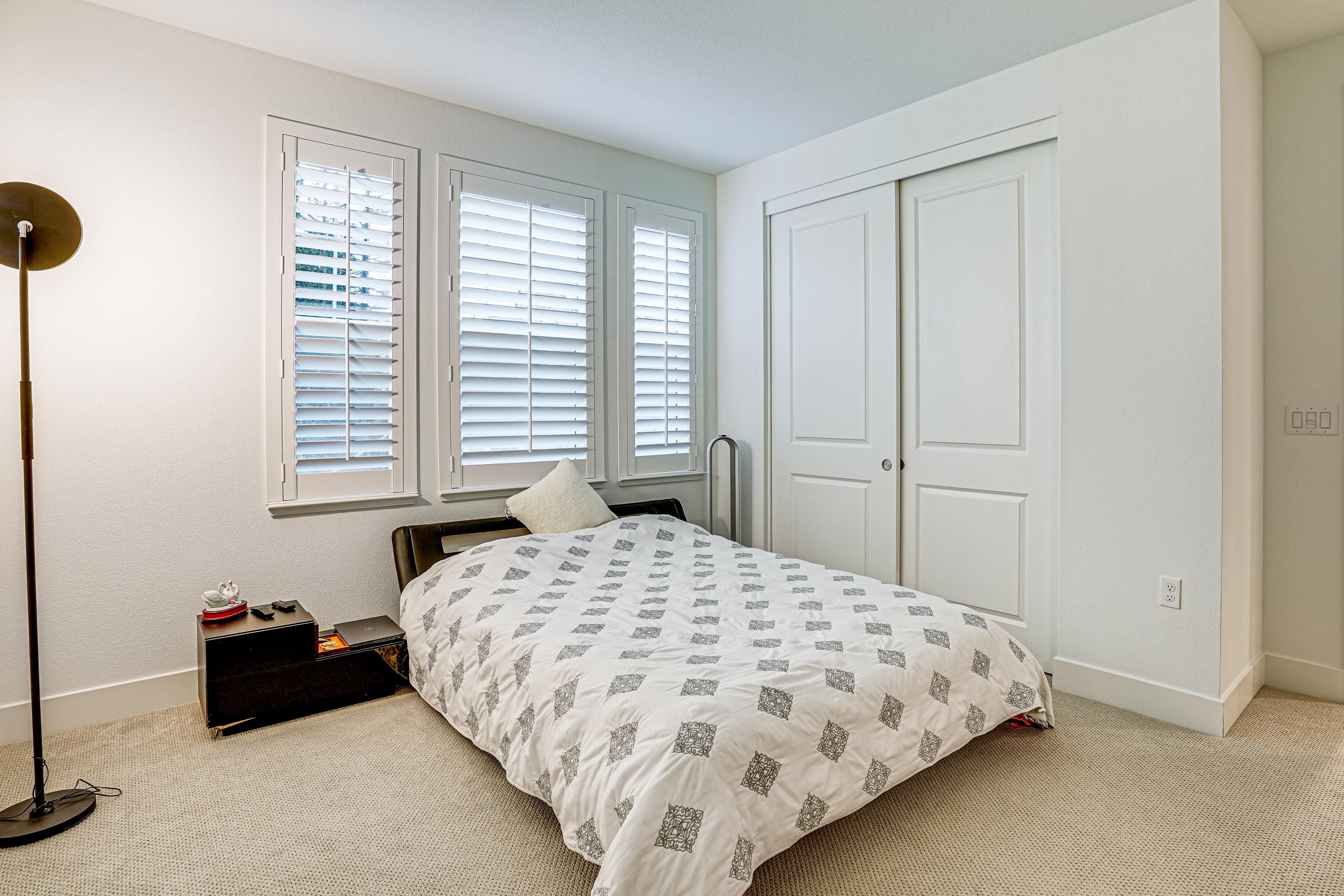 Bedroom 2 | 2nd Floor | Queen Bed | Smart TV