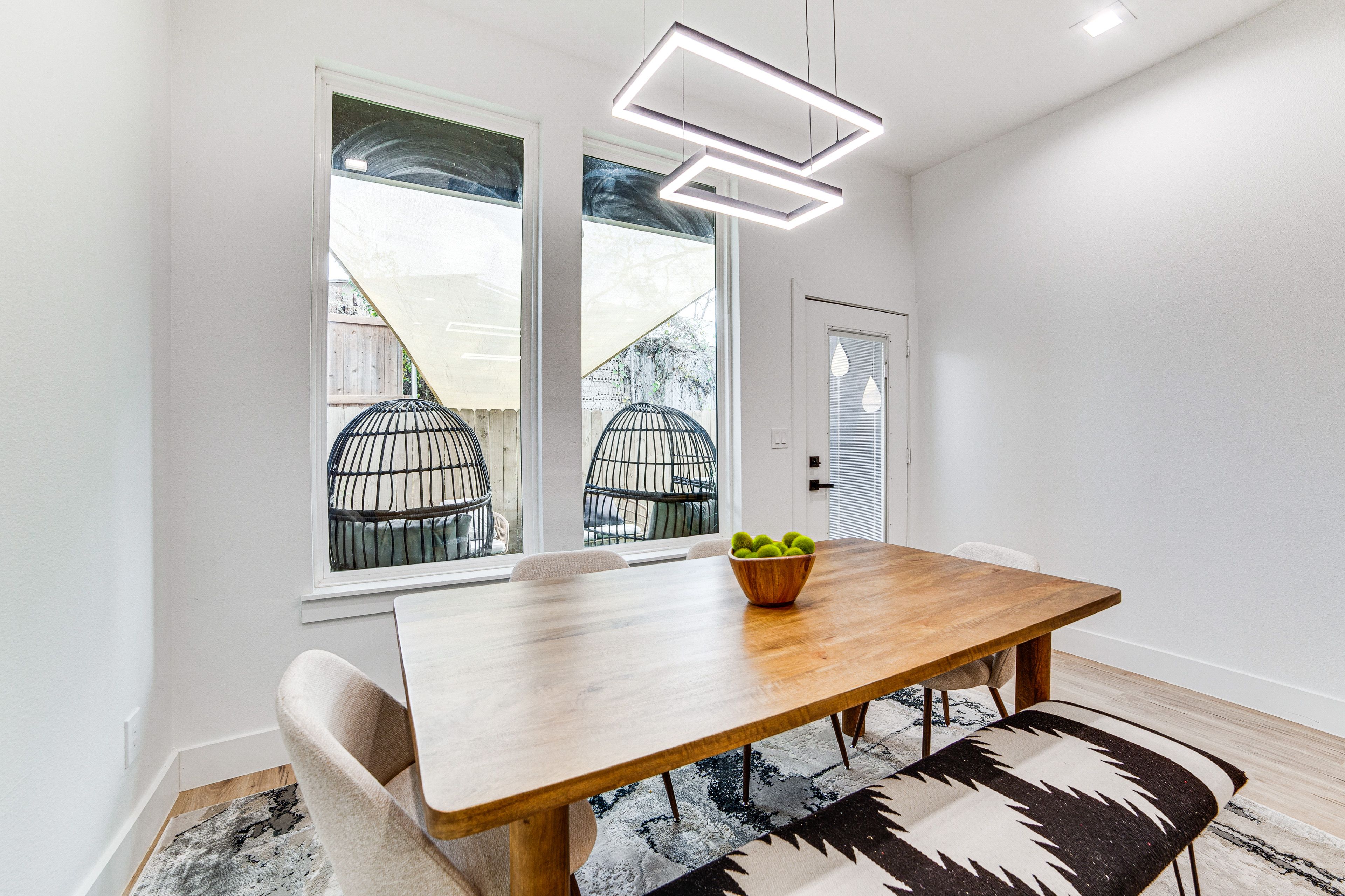 Dining Area | Dishware/Flatware Provided